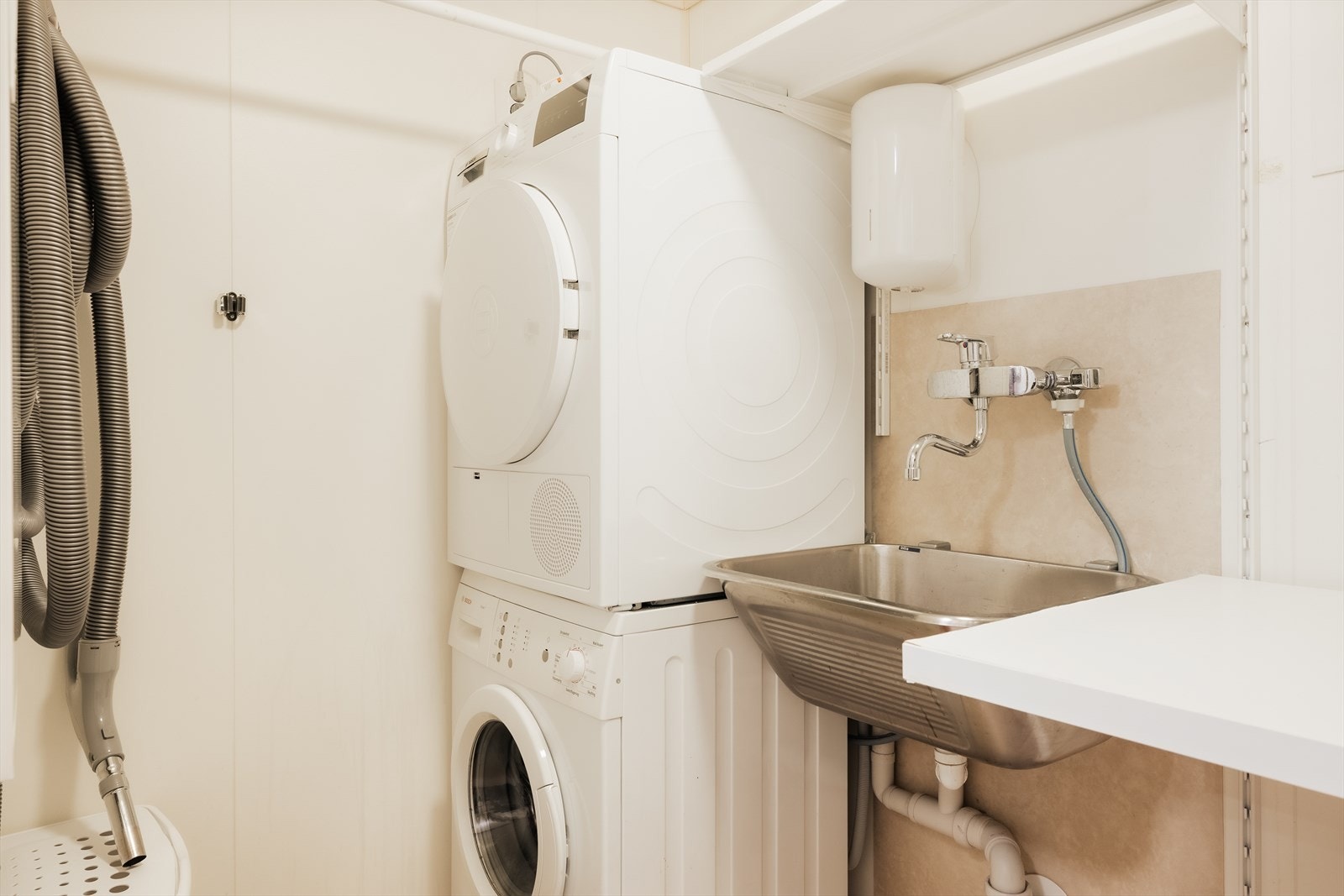 Leiligheten har et separat og praktisk vaskerom Galleribilde
