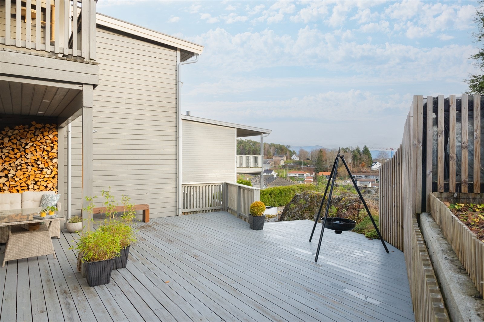 Her får man en solrik terrasse på 45 m² med sjøutsikt! Galleribilde