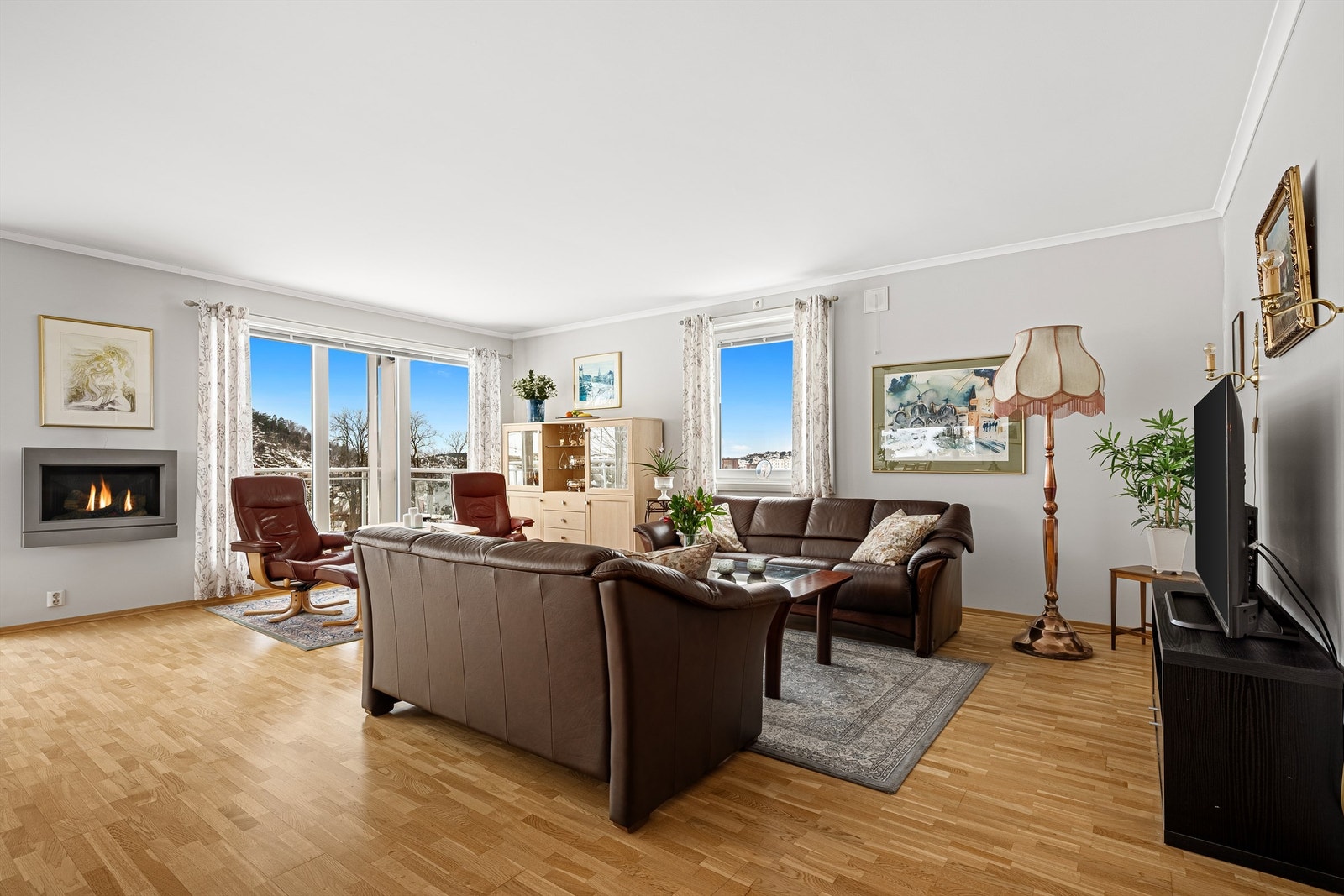 Stue med gasspeis Galleribilde