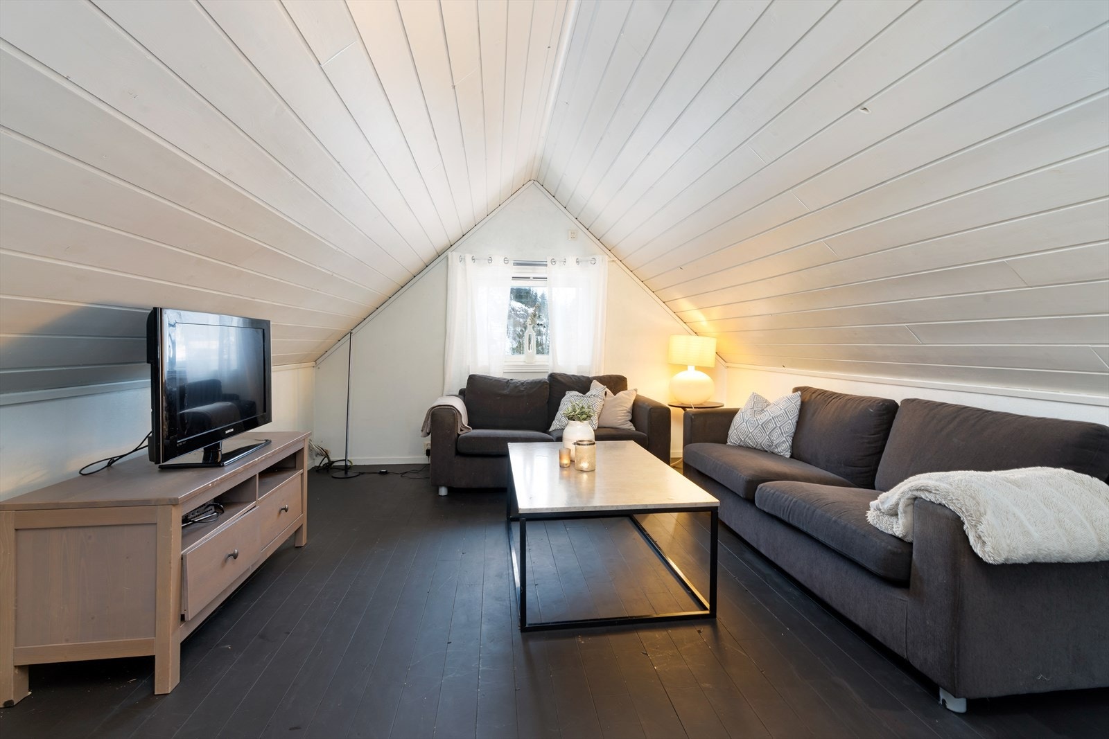 Koselig loftstue. Galleribilde