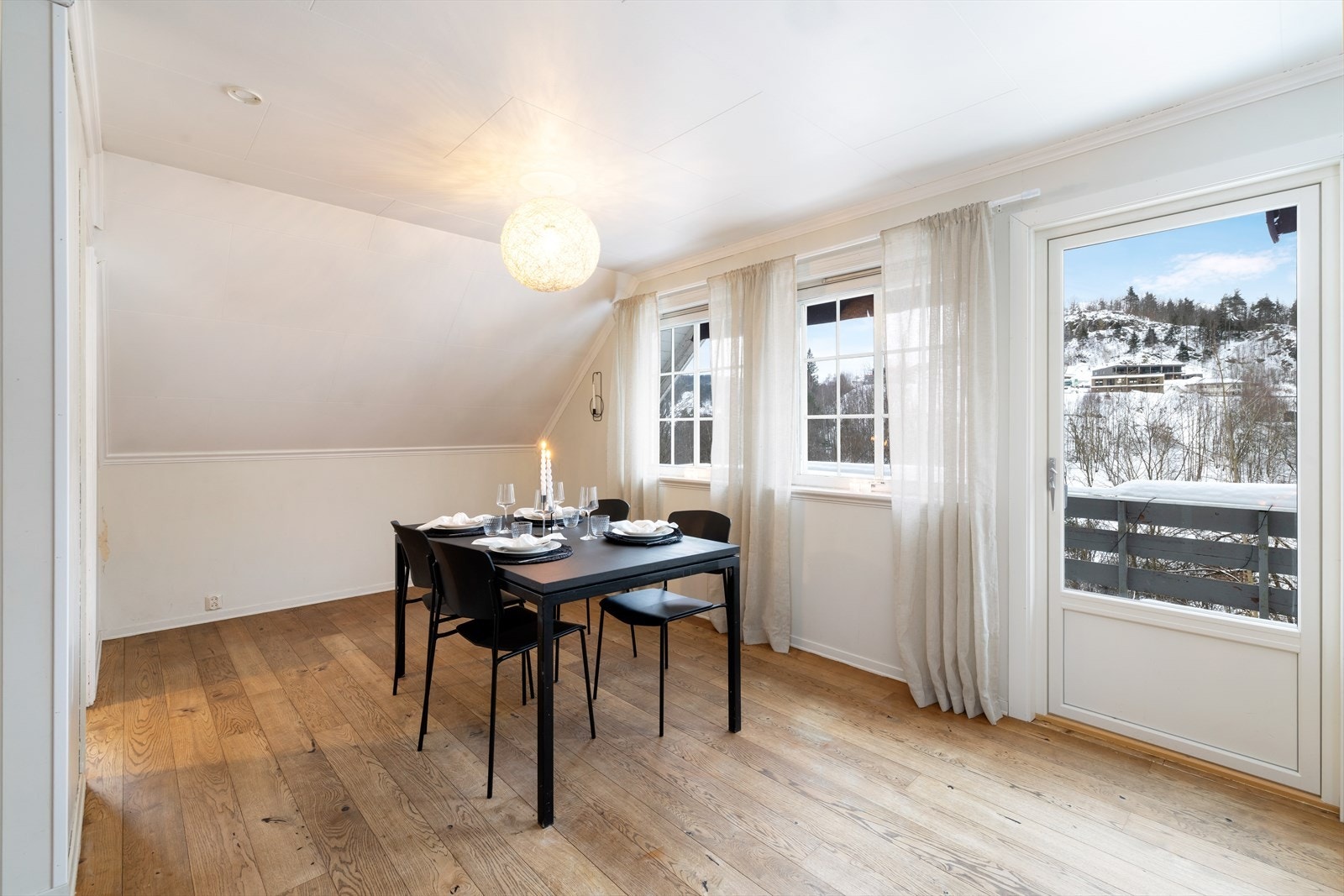 Fra stuen har man flott utsikt. Galleribilde