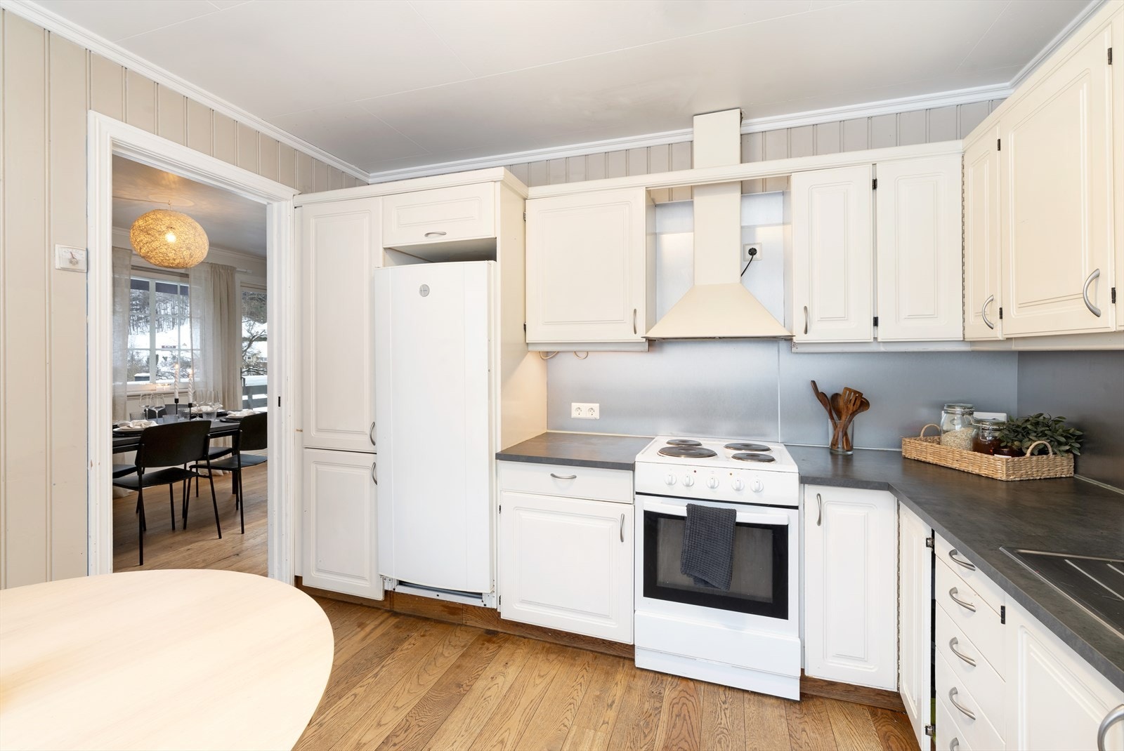 Kjøkkenet er i eget rom. Galleribilde