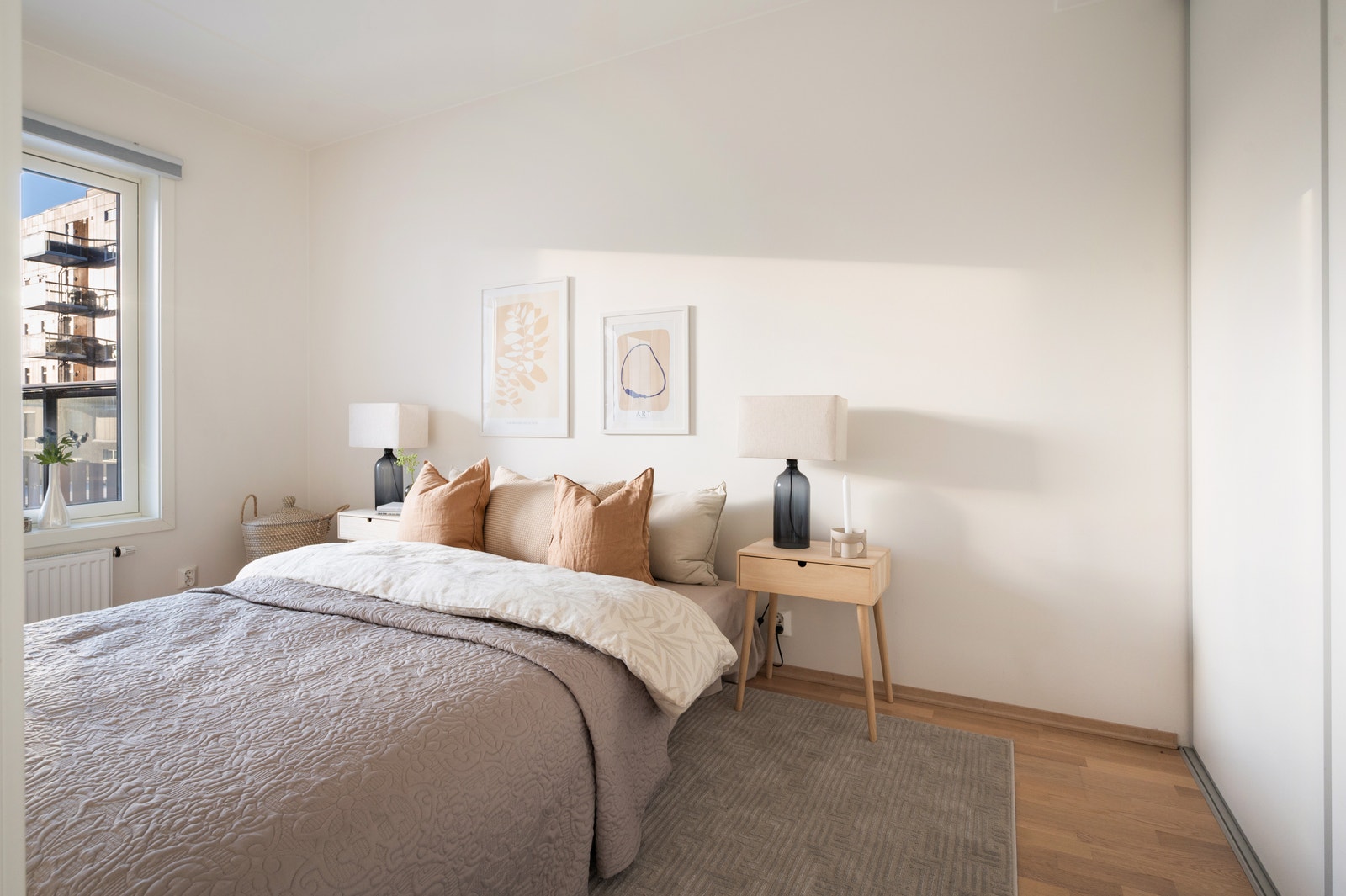 Soverom med integrert skyvedørsgarderobe. Galleribilde