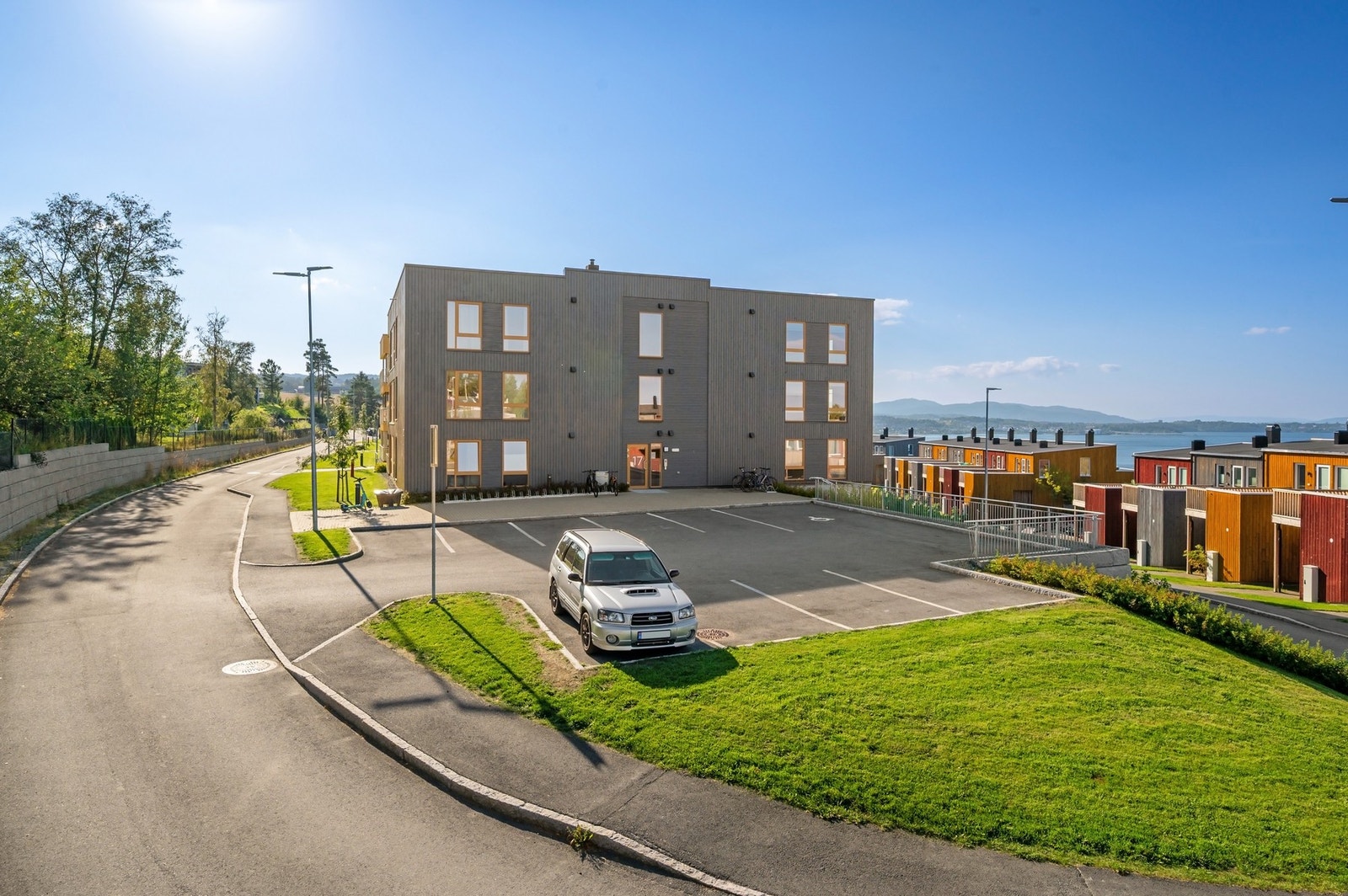 Praktisk gjesteparkering i umiddelbar nærhet til leiligheten. Galleribilde