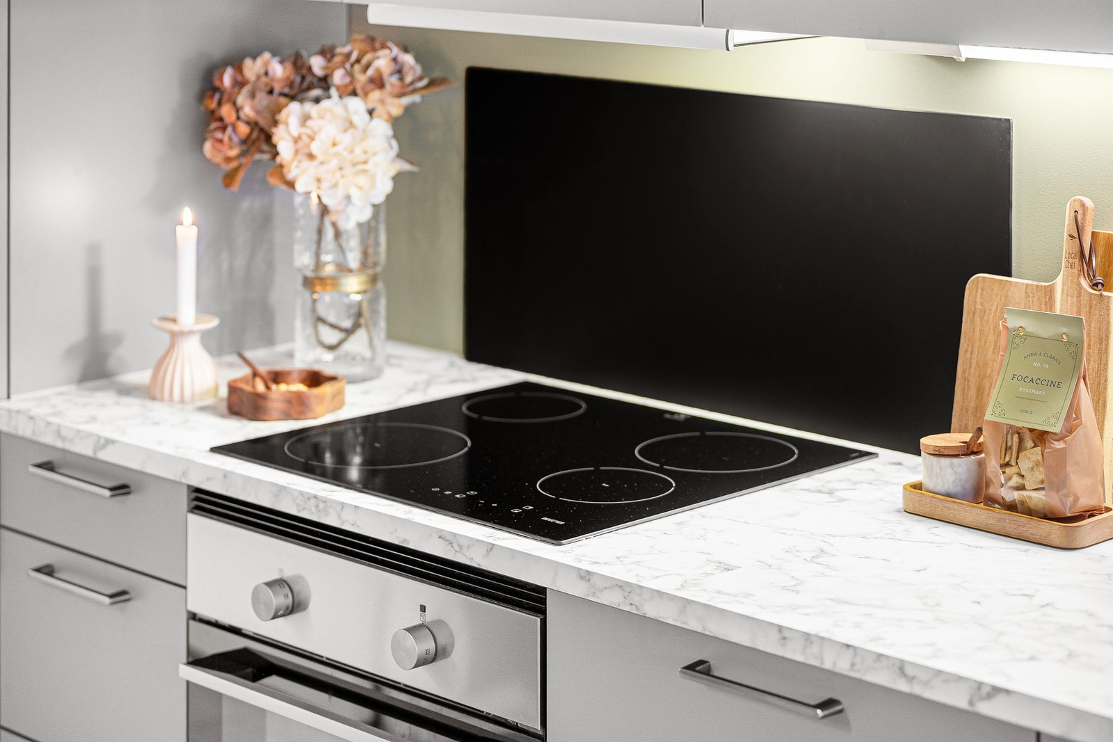 Avtrekkshette over stekesone, tilkoblet byggets ventilasjonsanlegg. Galleribilde