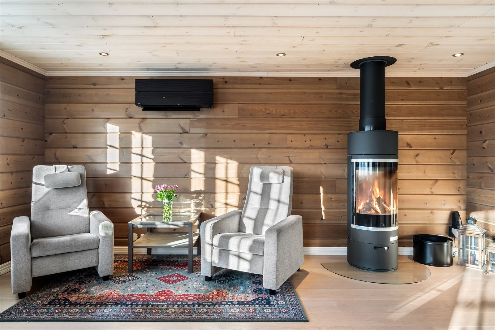 Vedovn og varmepumpe i stue Galleribilde