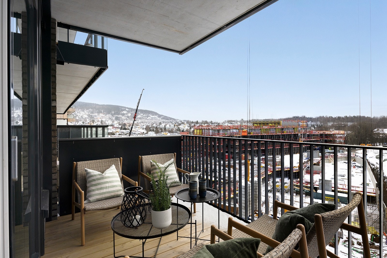 . Den sydvestvendte beliggenheten gir muligheter for å nyte ettermiddagssolen. Galleribilde