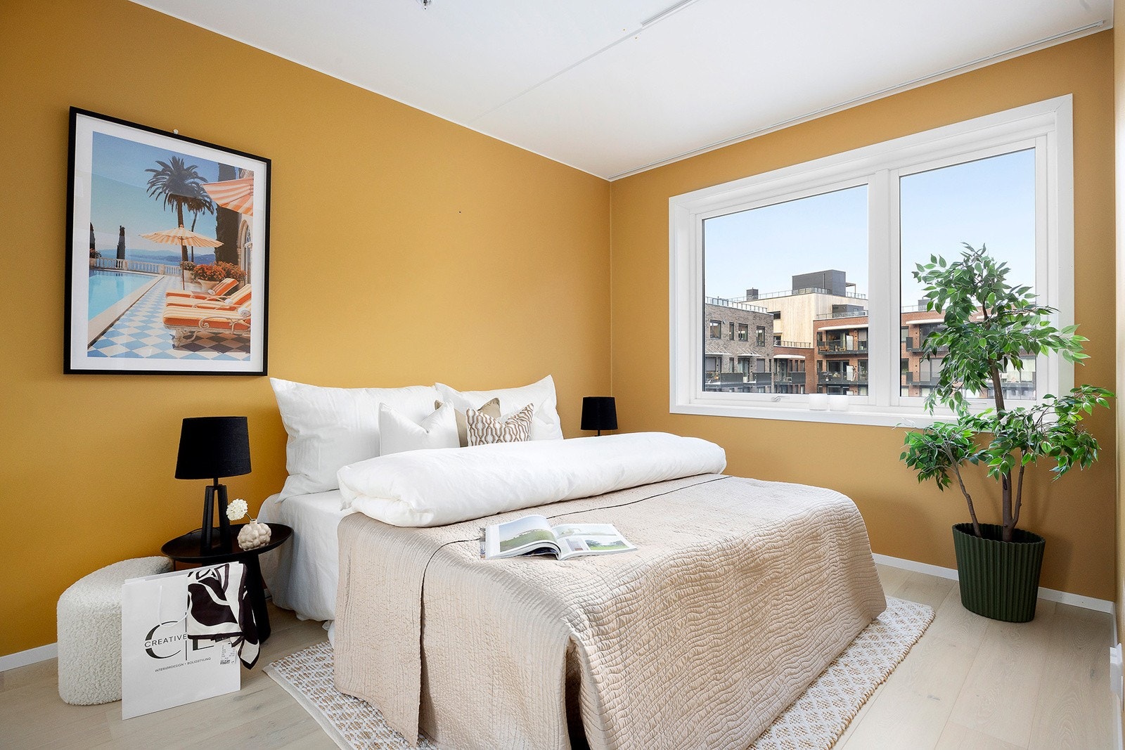 Hovedsoverom av god størrelse. Vender fint ut mot rolig gårdsrom. Galleribilde