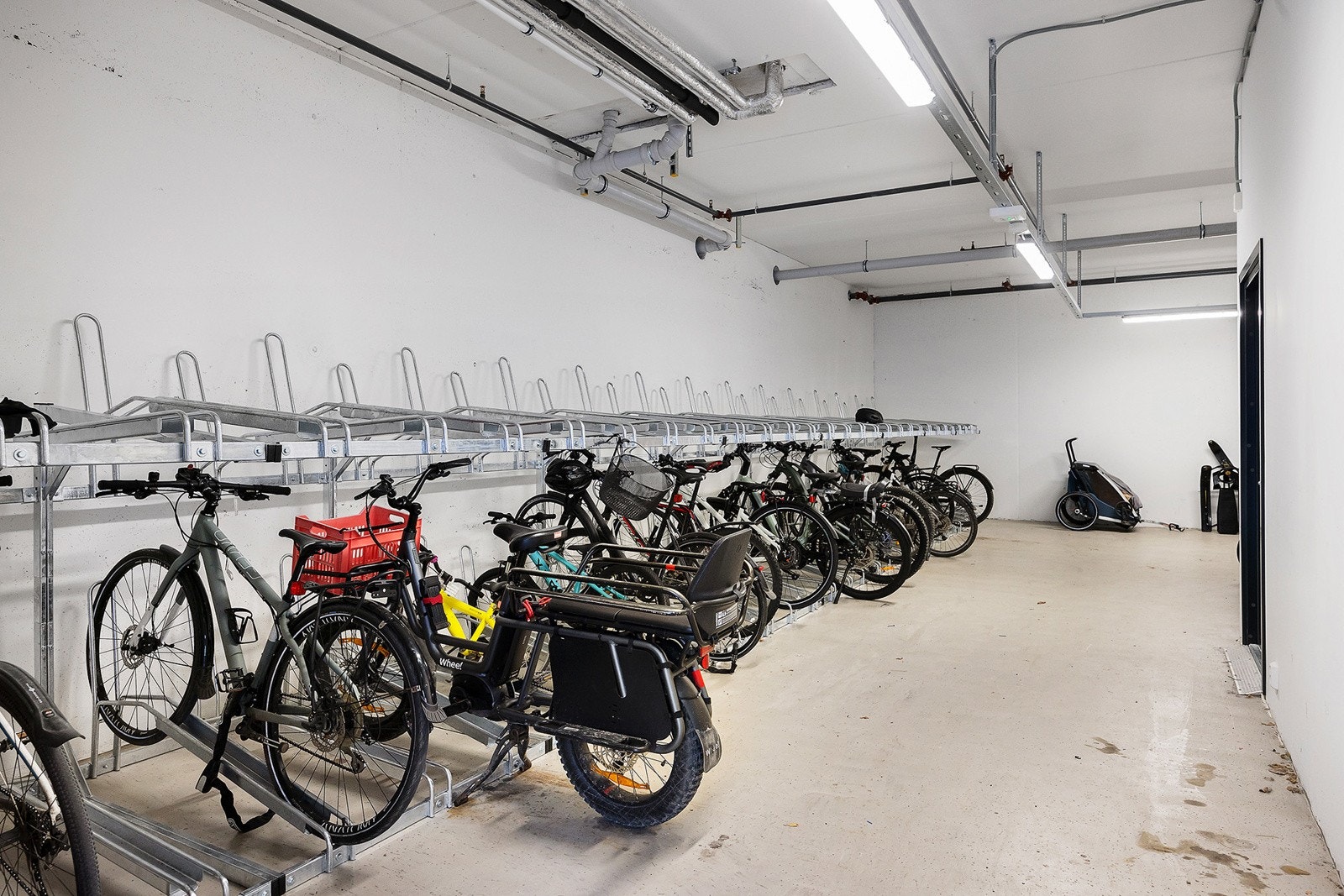 Sykkelparkering i borettslaget. Galleribilde