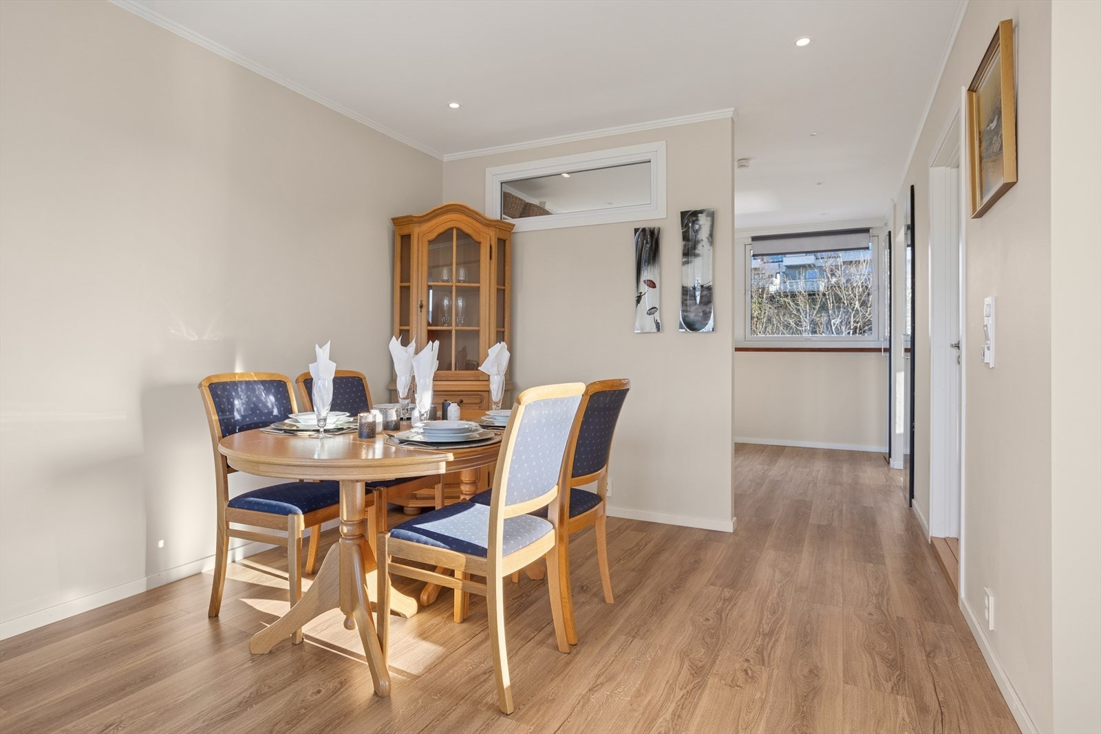 Et naturlig samlingspunkt for måltider og hyggelige stunder. Galleribilde