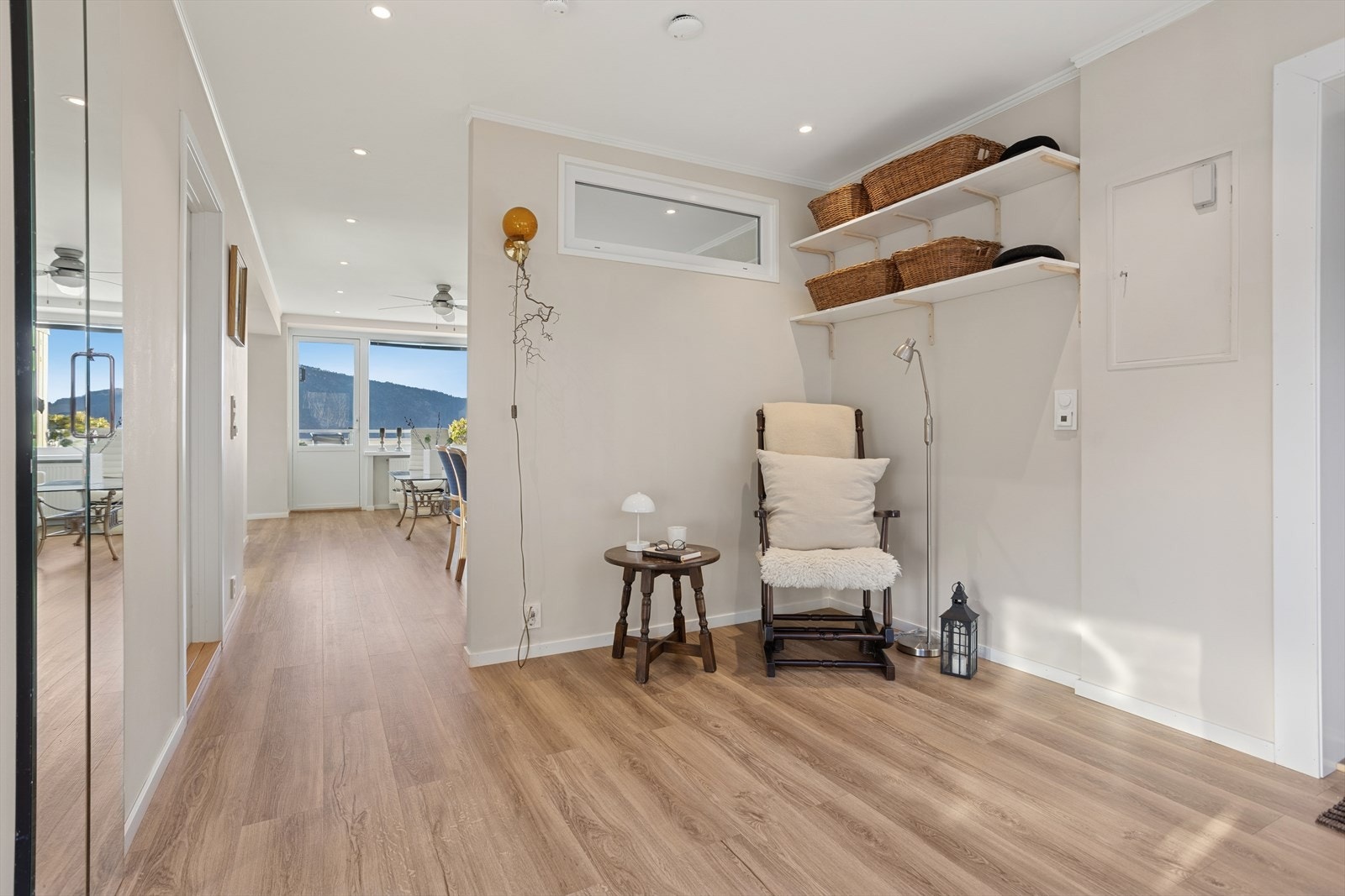 Gode muligheter for smarte og praktiske oppbevaringsløsninger - perfekt for en organisert og stilren hverdag! Galleribilde