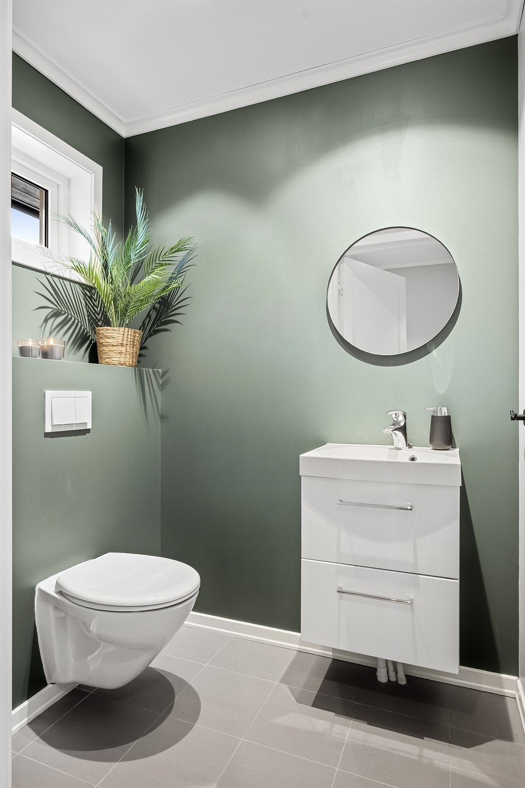 Toalettrommet ligger rett ved inngangen. Galleribilde