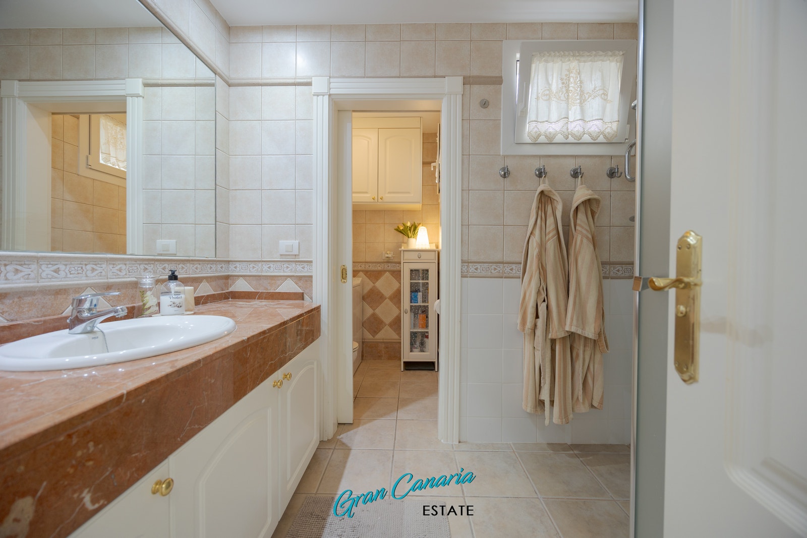 Nydelig bad med dusj Galleribilde