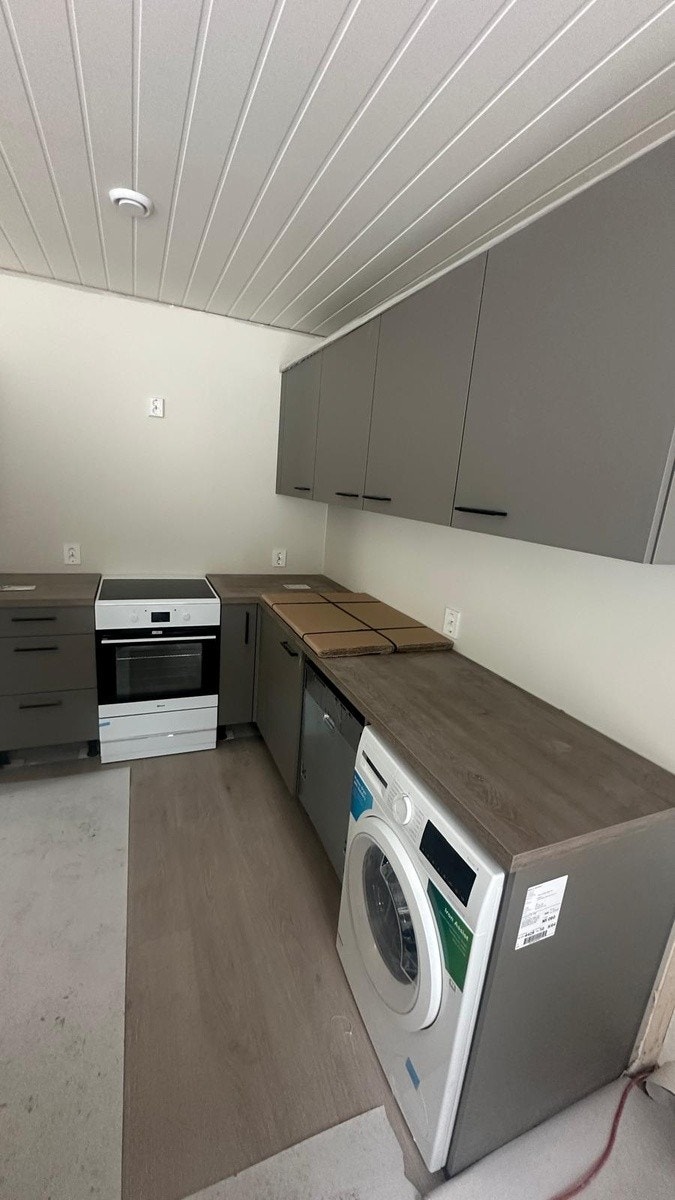 Høy standard kjøkken fra Keo Kjøkken med vaskemaskin/tørketrommel Galleribilde