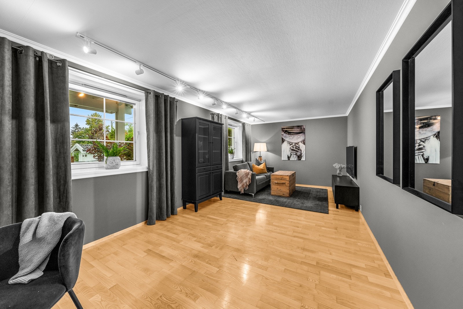 Hobbyrom/kjellerstue med god plass til både møblering og aktivitet. Galleribilde