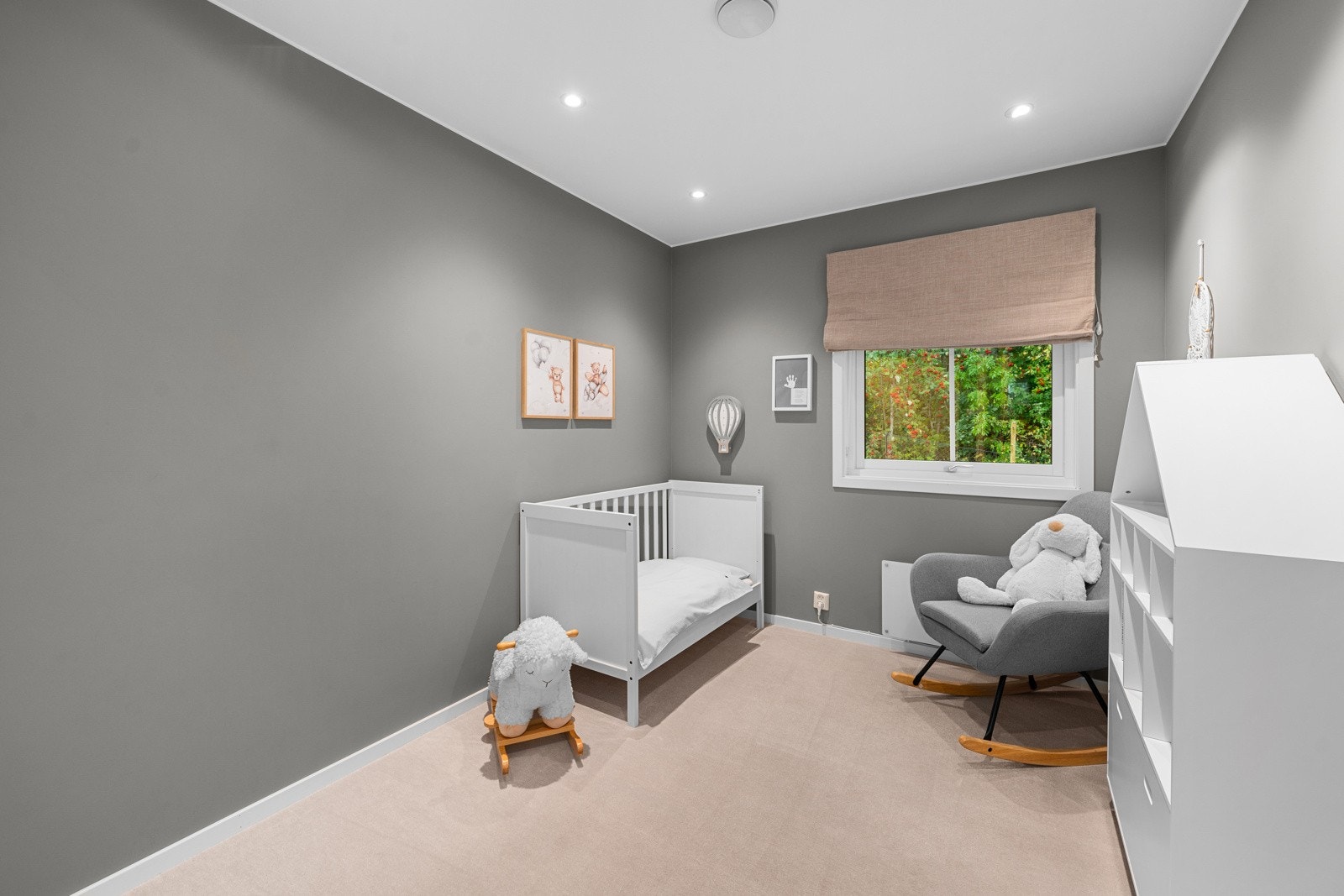 Soverom ll med mange bruksmuligheter, ideelt som kontor, gjesterom eller barnerom. Galleribilde