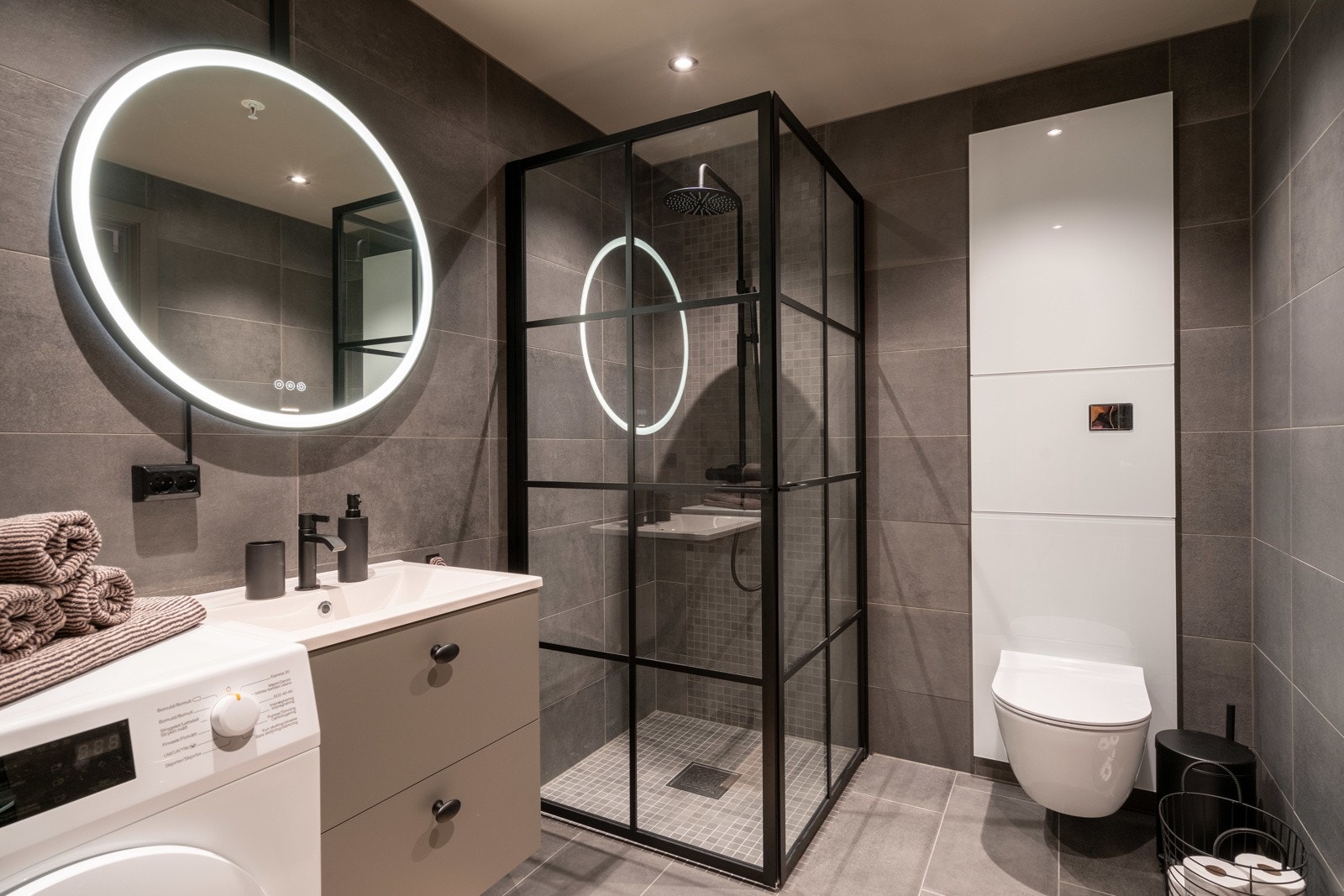 Bad/wc med adkomst fra gang. Galleribilde