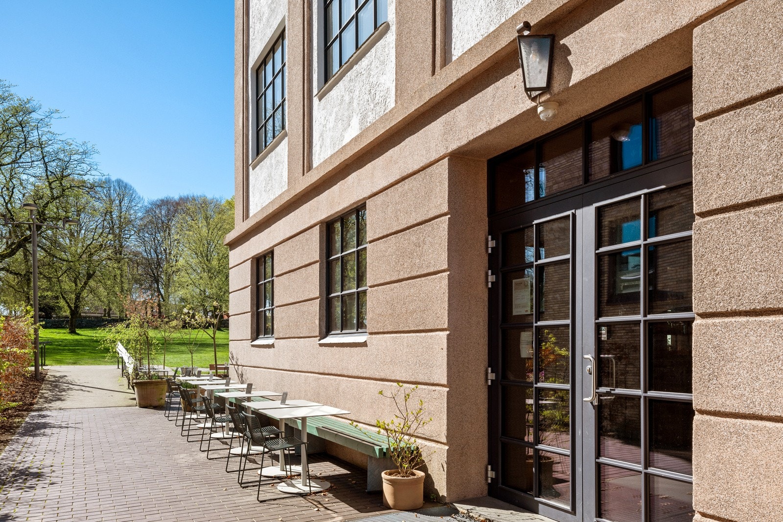 Her er det vinbar og hyggelige spisesteder. Galleribilde