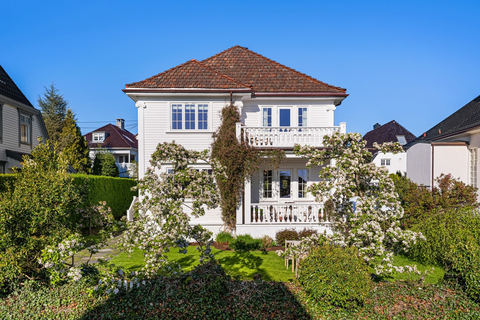 Velkommen til Færøygata 51 - en påkostet villa tegnet av arkitekt Gustav Helland. Galleribilde