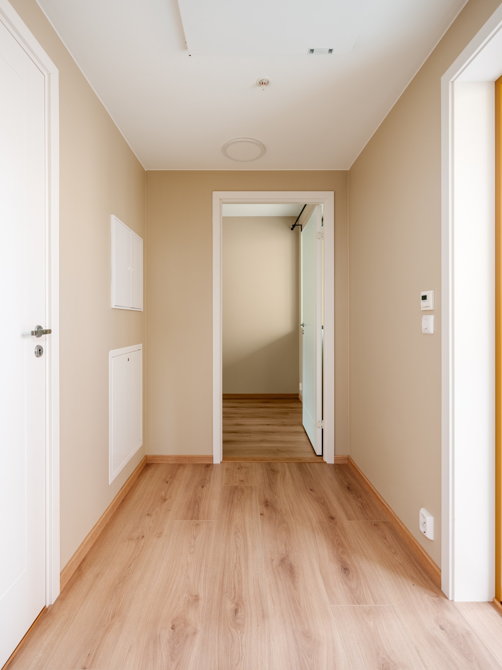 Entré med plass til garderobeskap Galleribilde