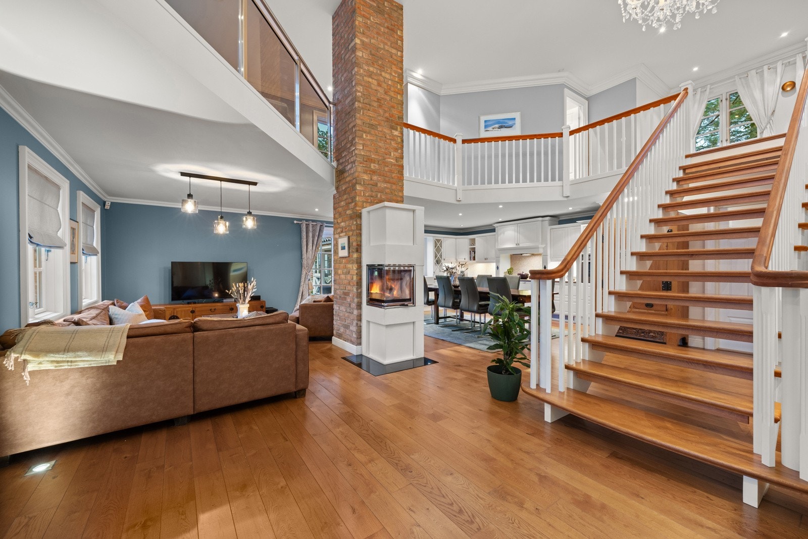 Allrommet er åpent, luftig og har god plass til alle. Galleribilde