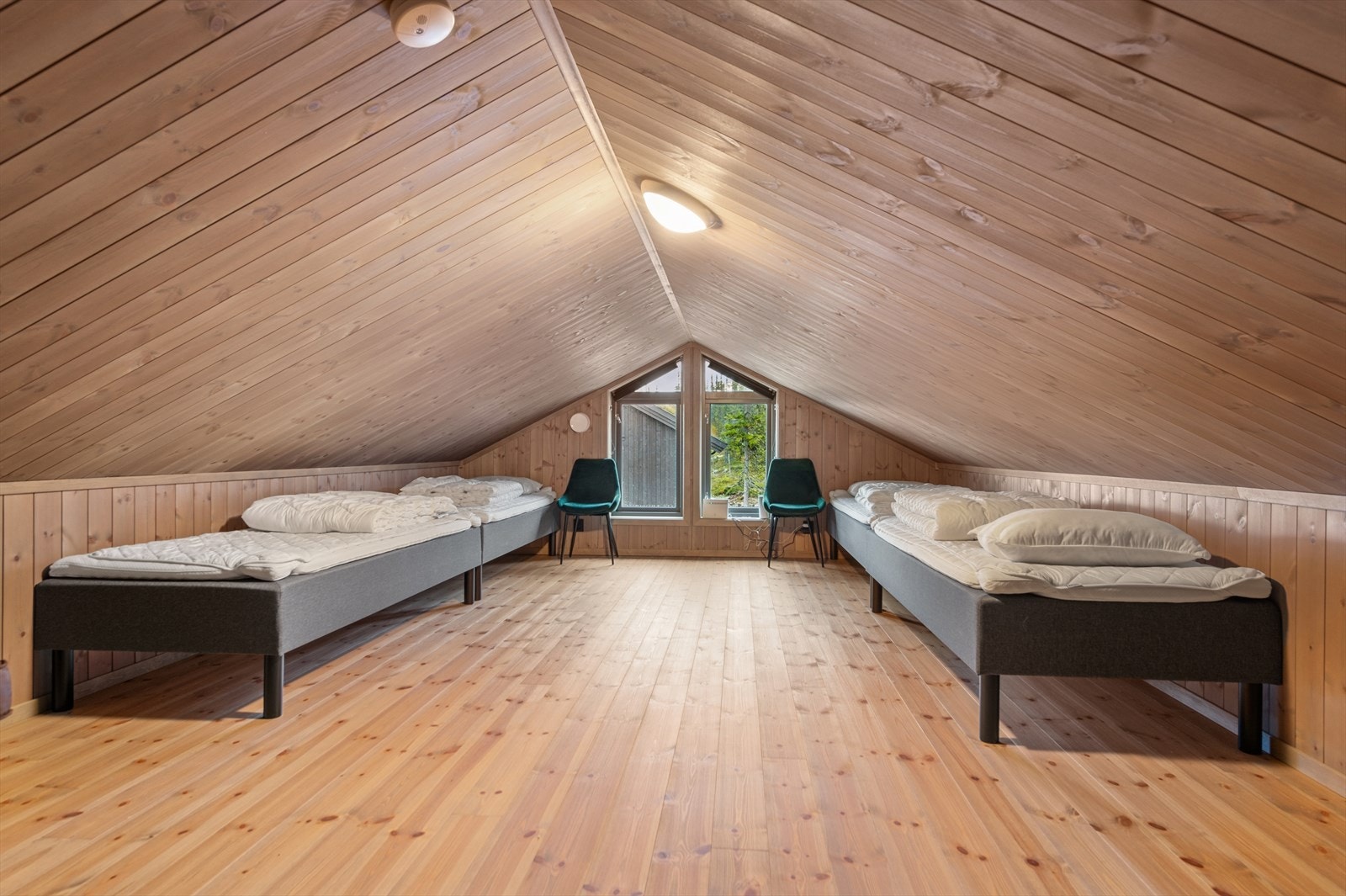 Lys hems med ekstra soveplass - populær hos både store og små. Galleribilde