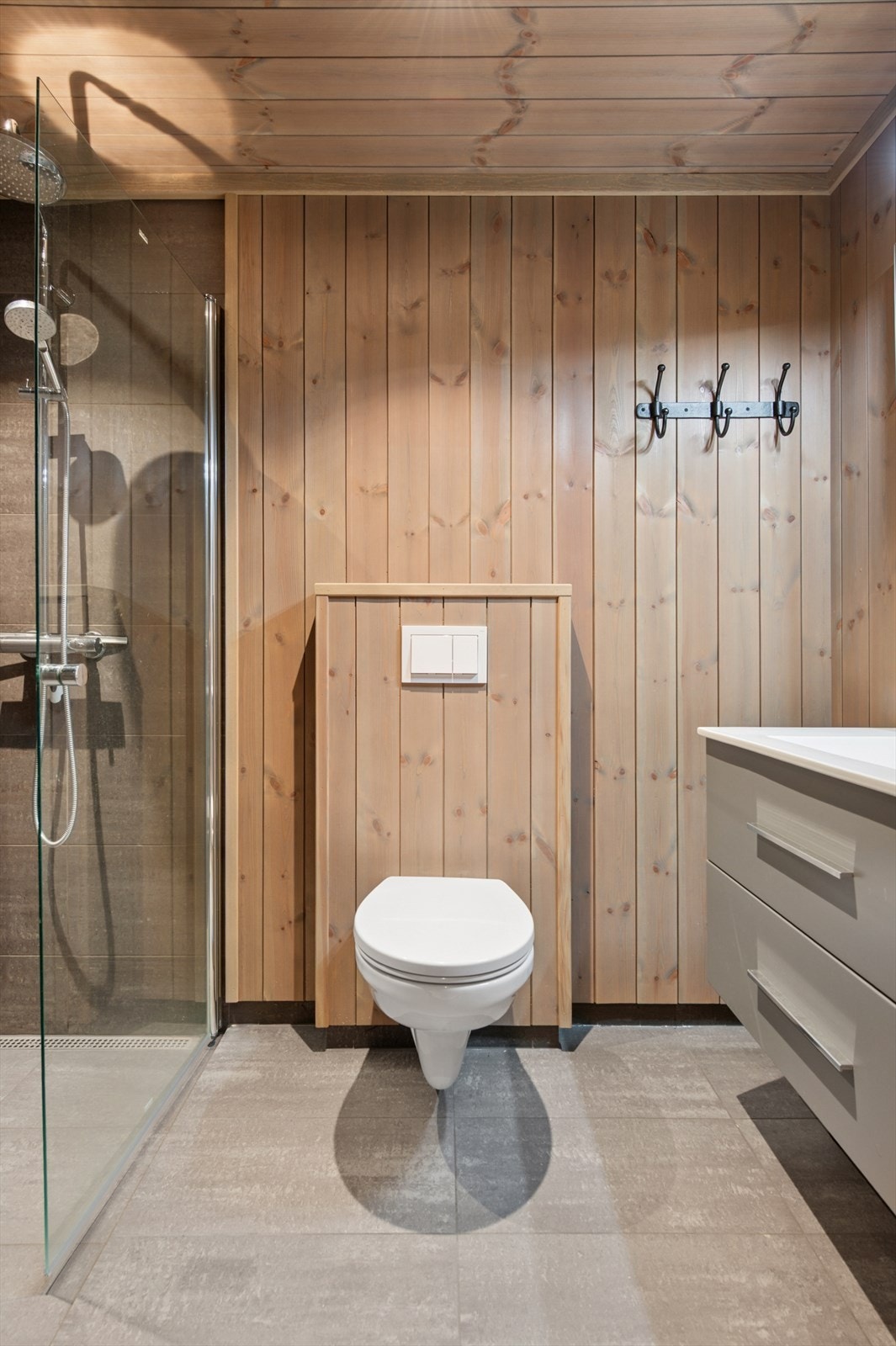 God plass og moderne innredning - opplegg for vaskemaskin. Galleribilde