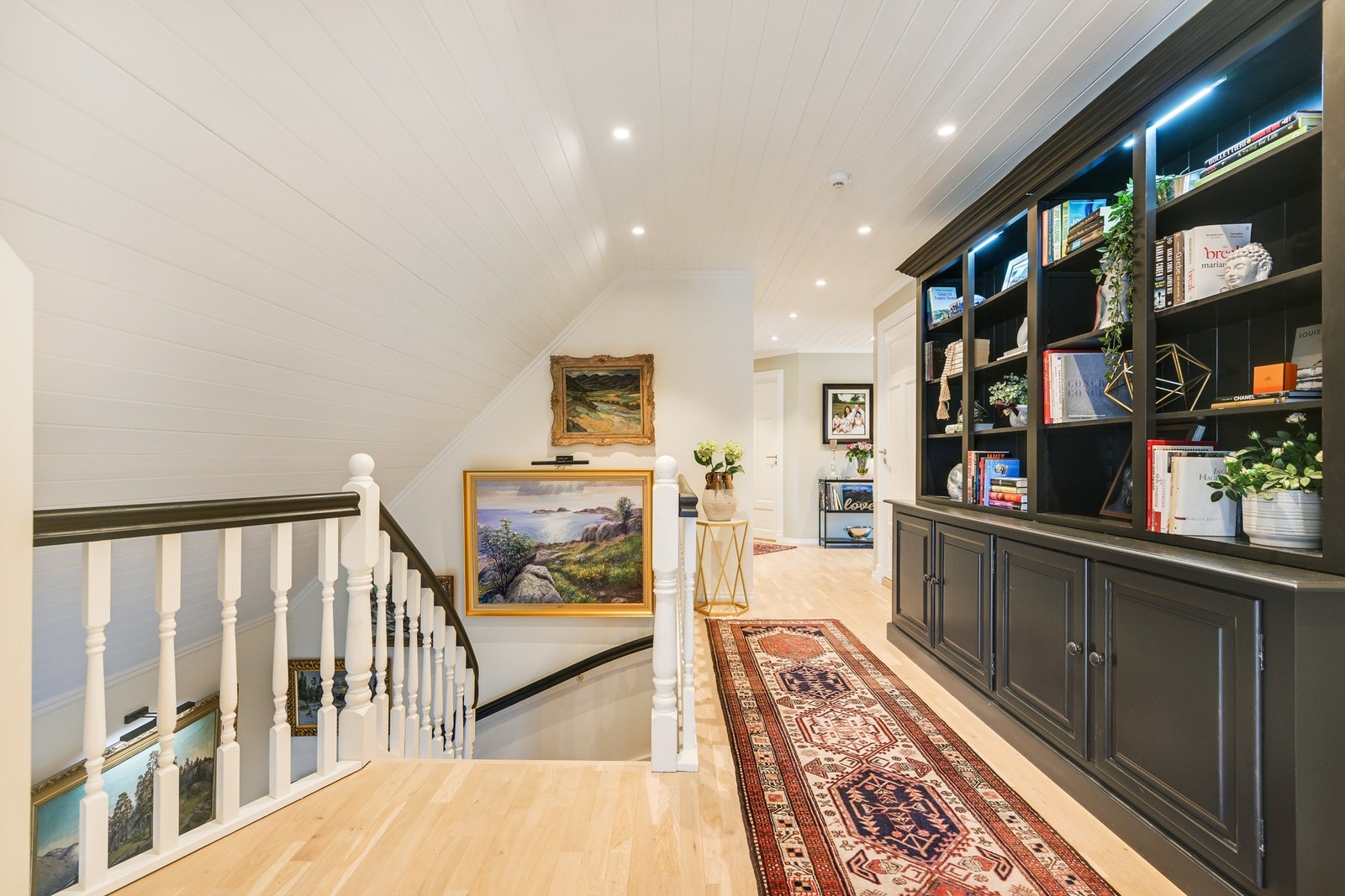 Opp trappen til 2. etasje. Galleribilde