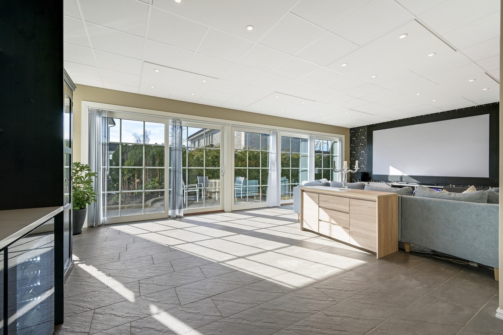 Adkomst ut til hyggelige uteområder. Galleribilde