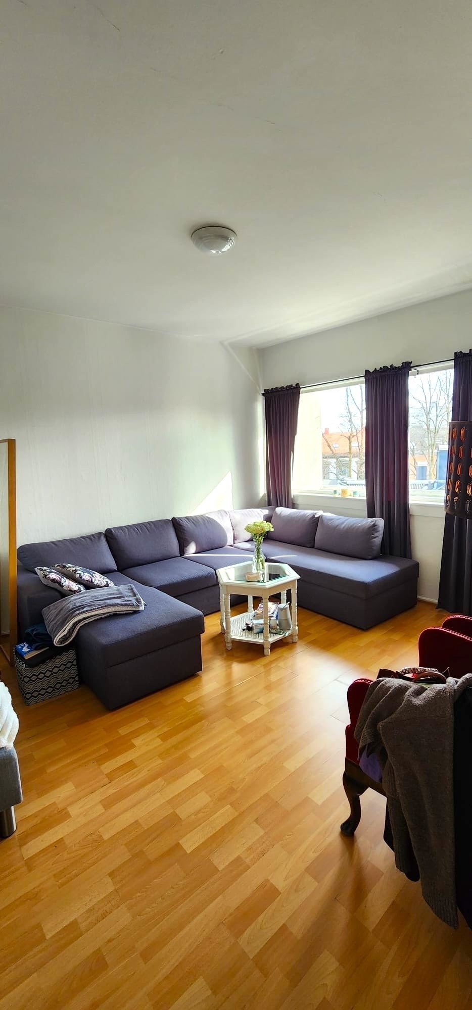 Stue/soverom med tilgang til balkong. Galleribilde