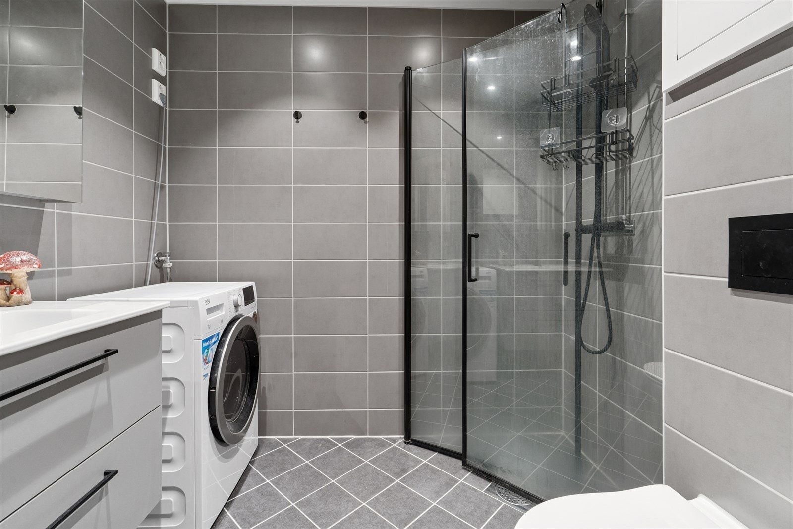 Baderommet ble rehabilitert i regi av borettslaget og stod ferdigstilt i januar 2025 Galleribilde