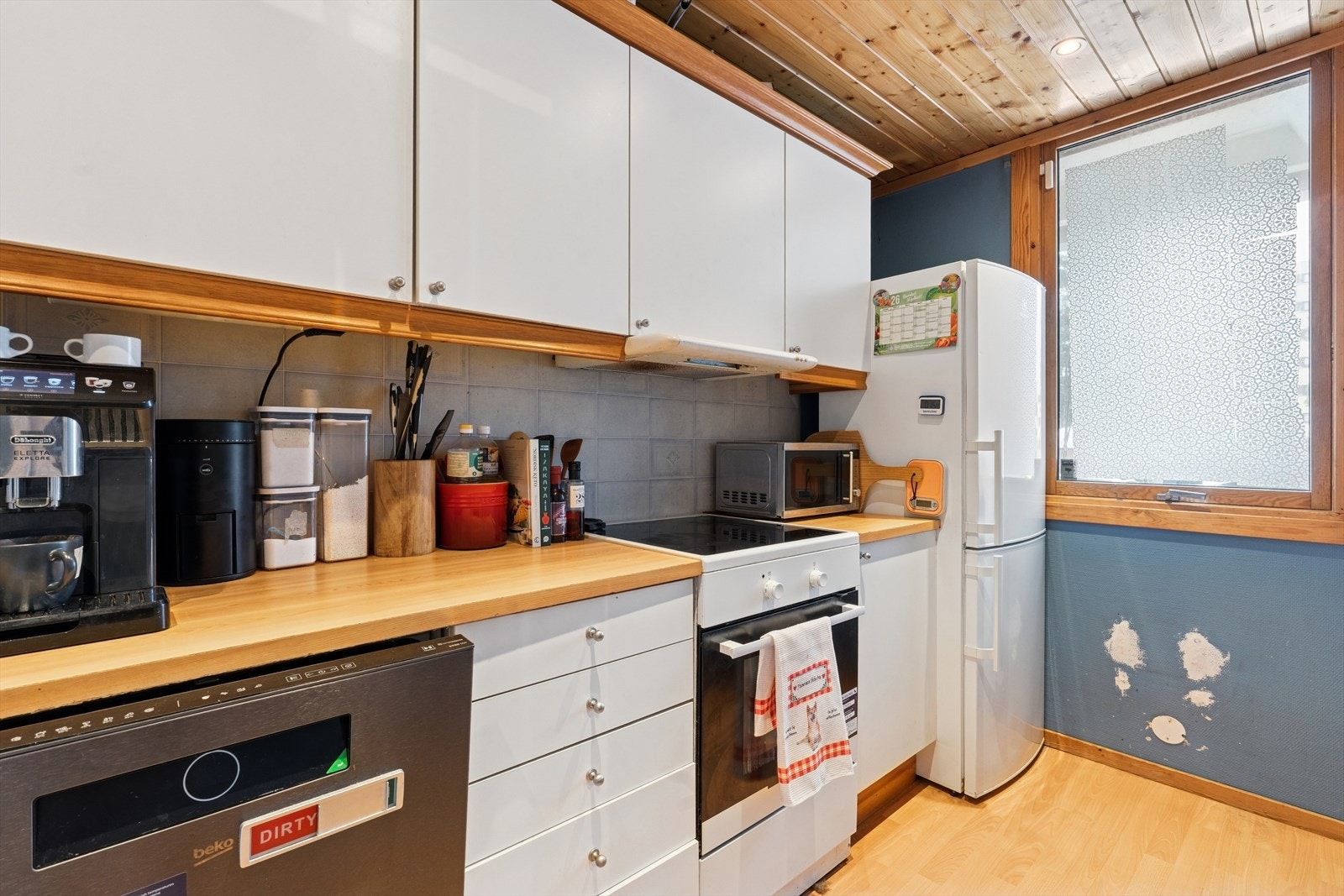 Fra stuen er det tilgang til separat kjøkken Galleribilde