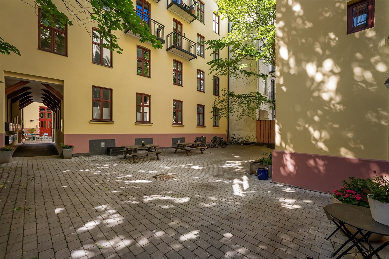 Bakgård Galleribilde