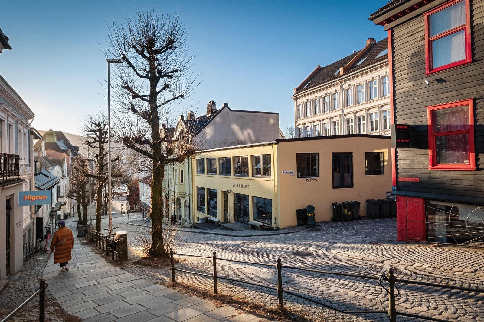Med gangavstand til Fløibanen er veien kort til Fløyen og fine turstier med utsikt over byen. Galleribilde
