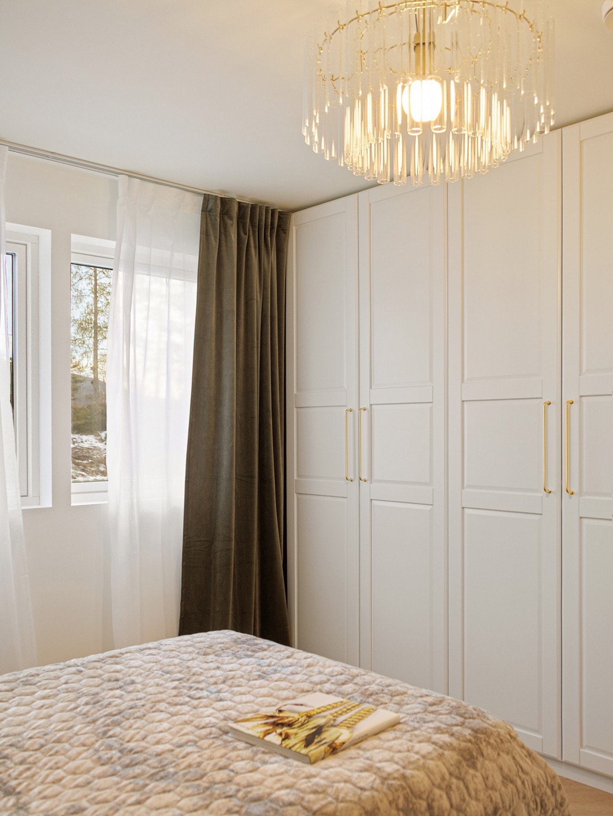 Stor og praktisk garderobeløsning medfølger Galleribilde