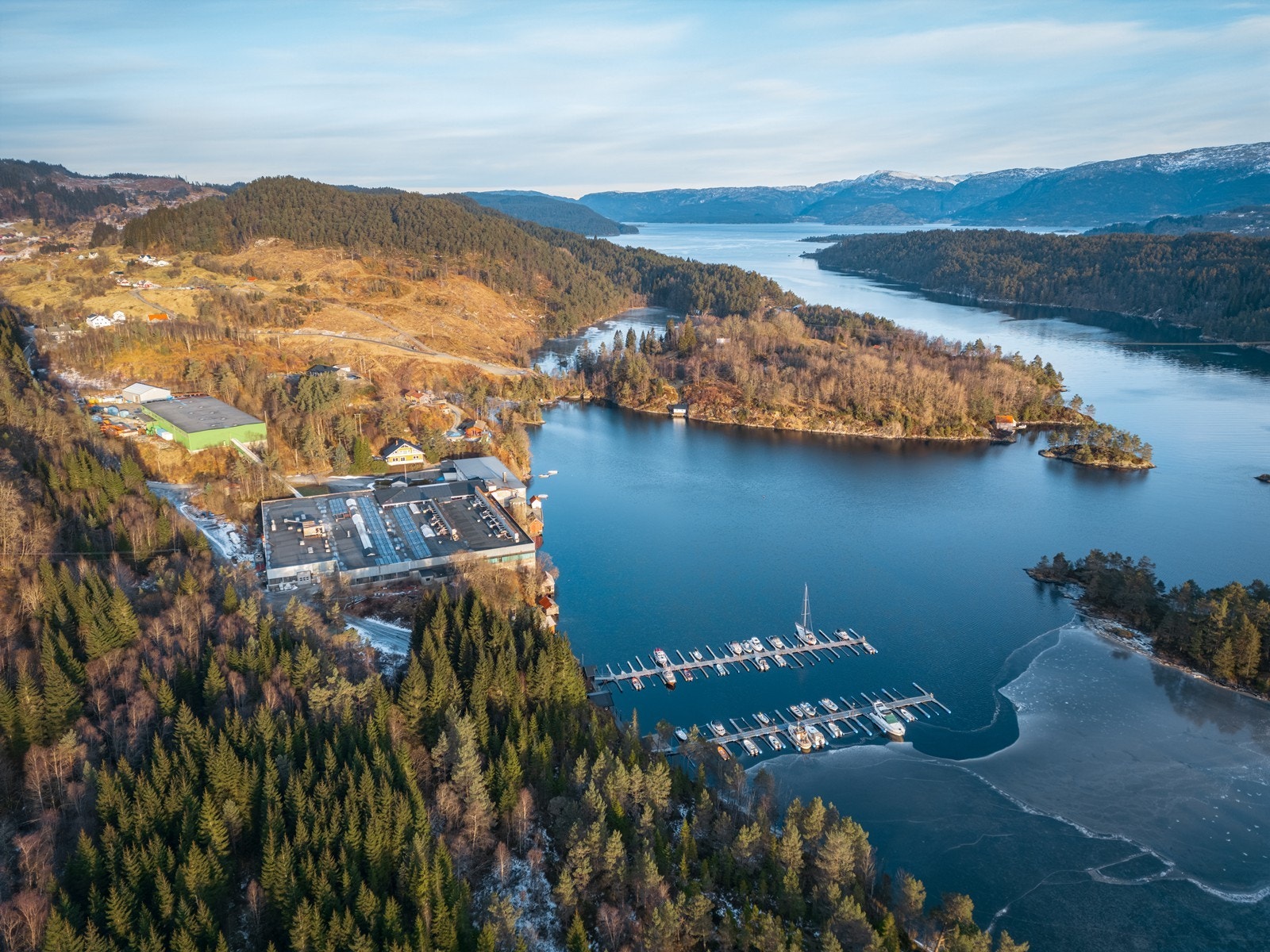 Området byr på flotte turområder både til fjells og til sjøs. Galleribilde