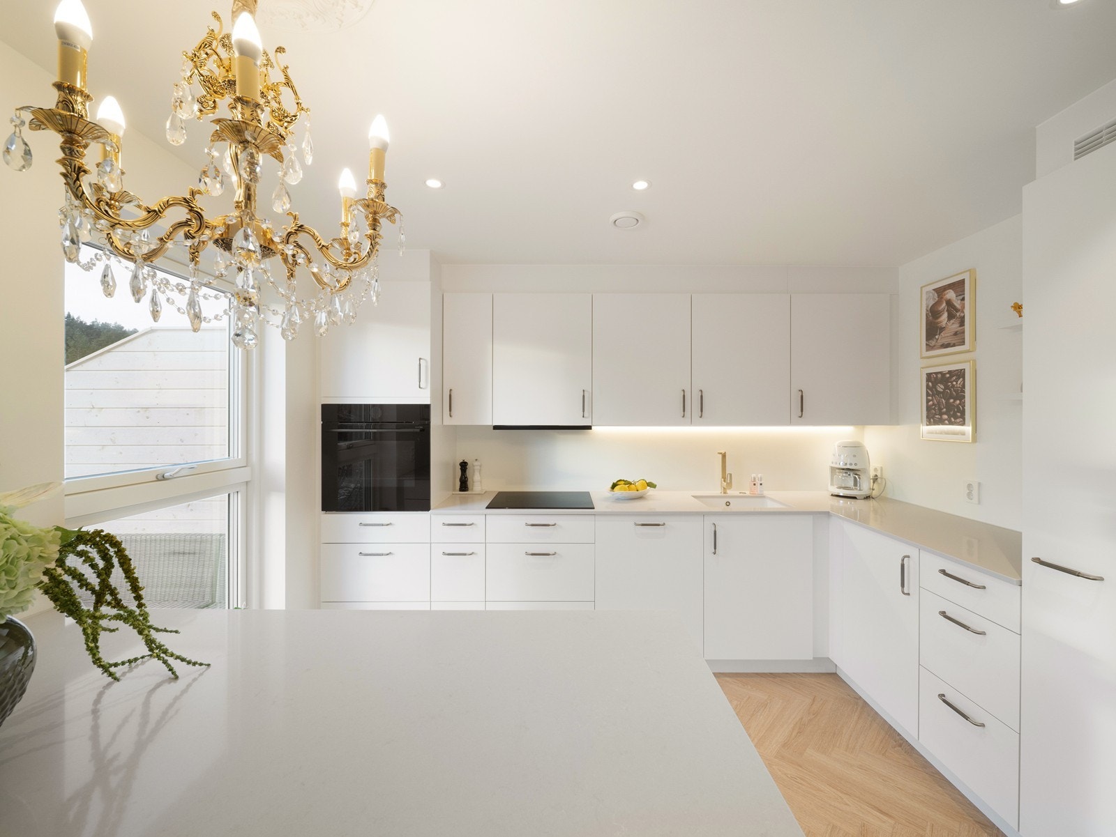 Legg spesielt merke til deg generøse skap- og benkeplassen. Galleribilde