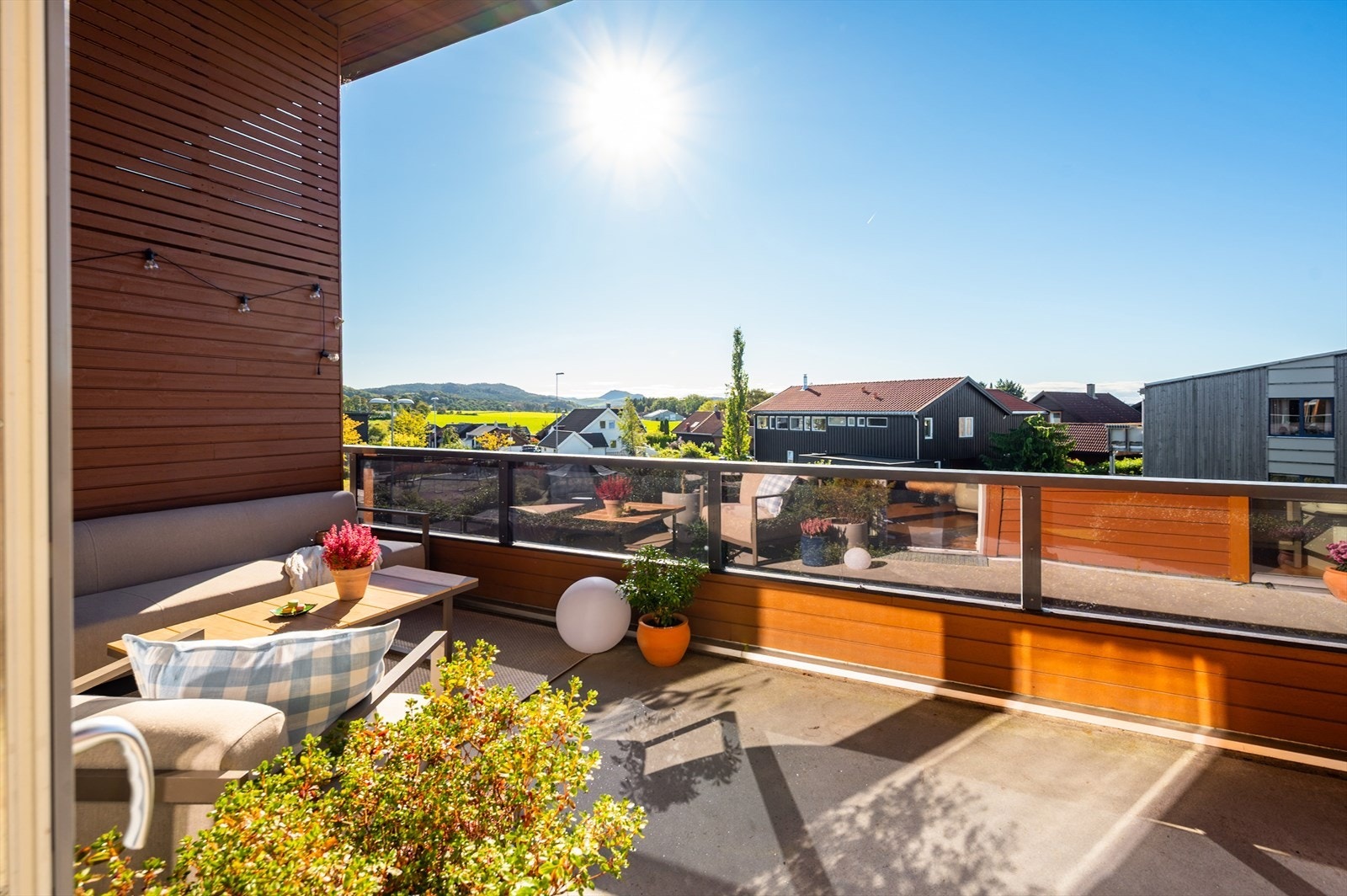 Balkongen er romslig mot solrike sør Galleribilde