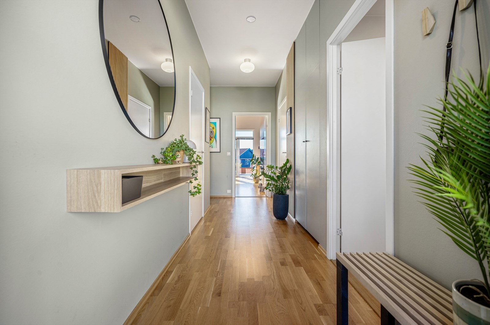 Gang/Entrè - Praktisk garderobeskap til oppbevaring av klær Galleribilde