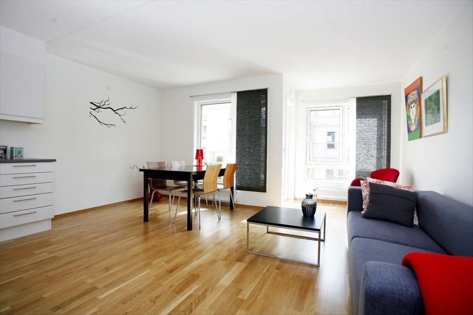 Stue mot balkongen. Galleribilde