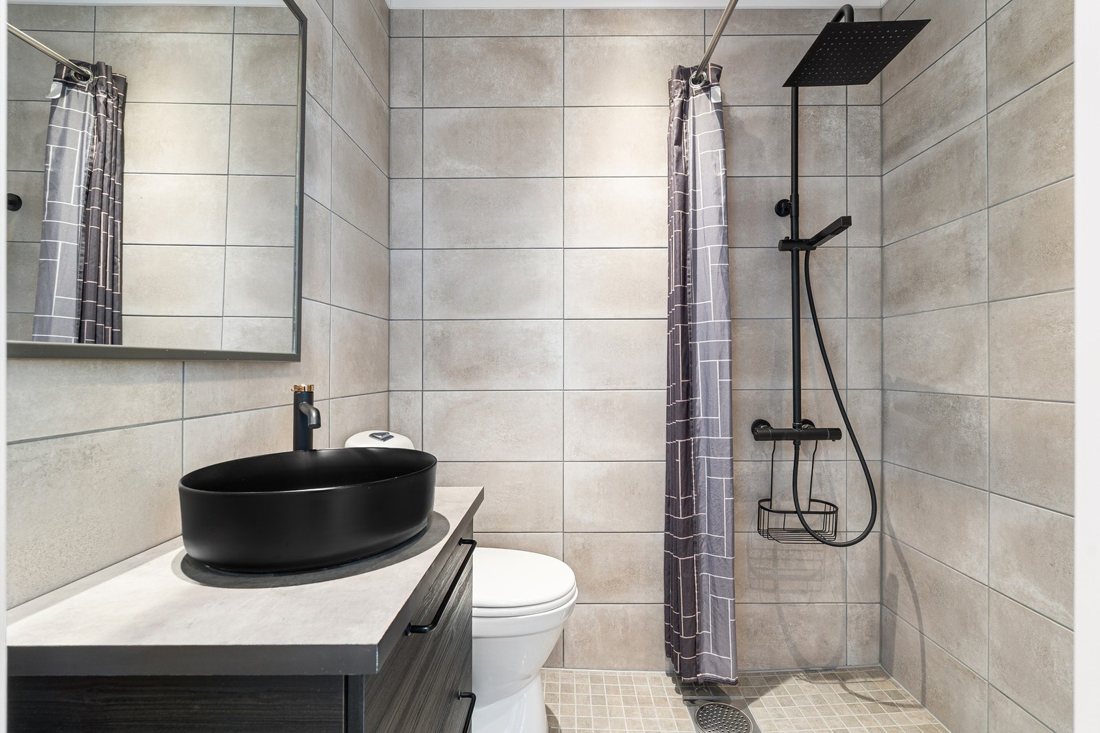 Pent flislagt baderom. Galleribilde