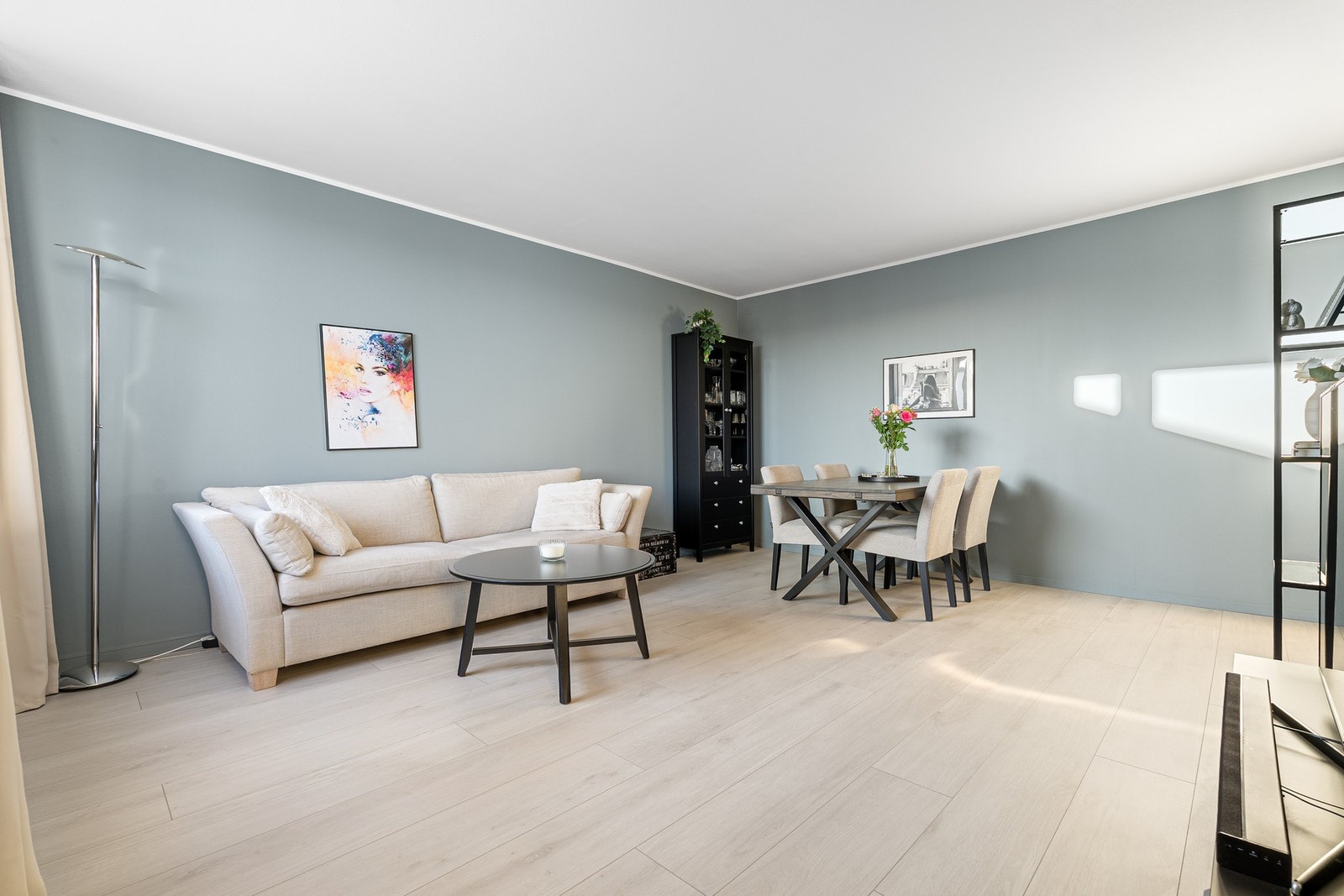 Pen og moderne 2-roms toppleilighet. Galleribilde