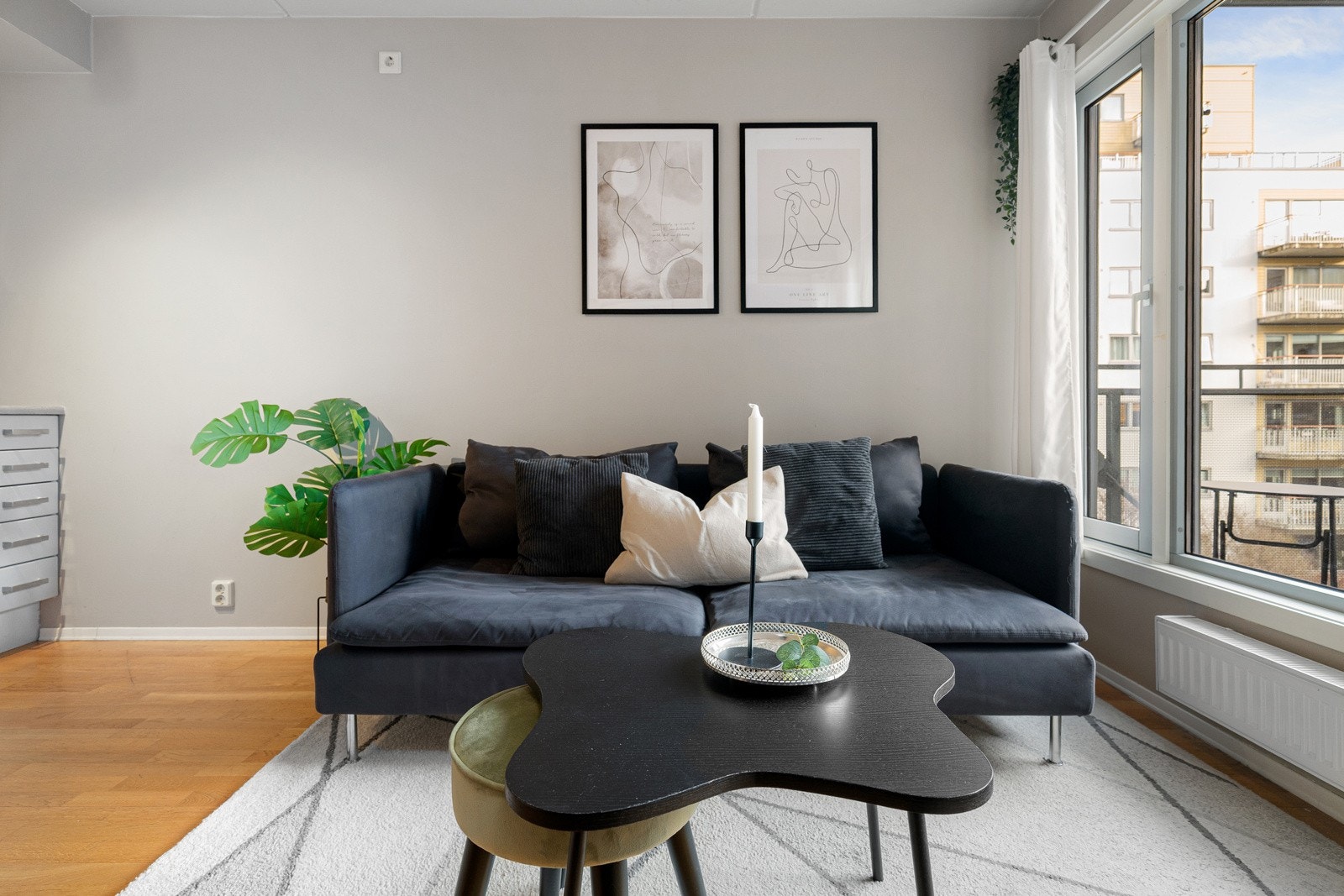 Leiligheten vender i sin helhet mot rolig og skjermet bakgård. Galleribilde