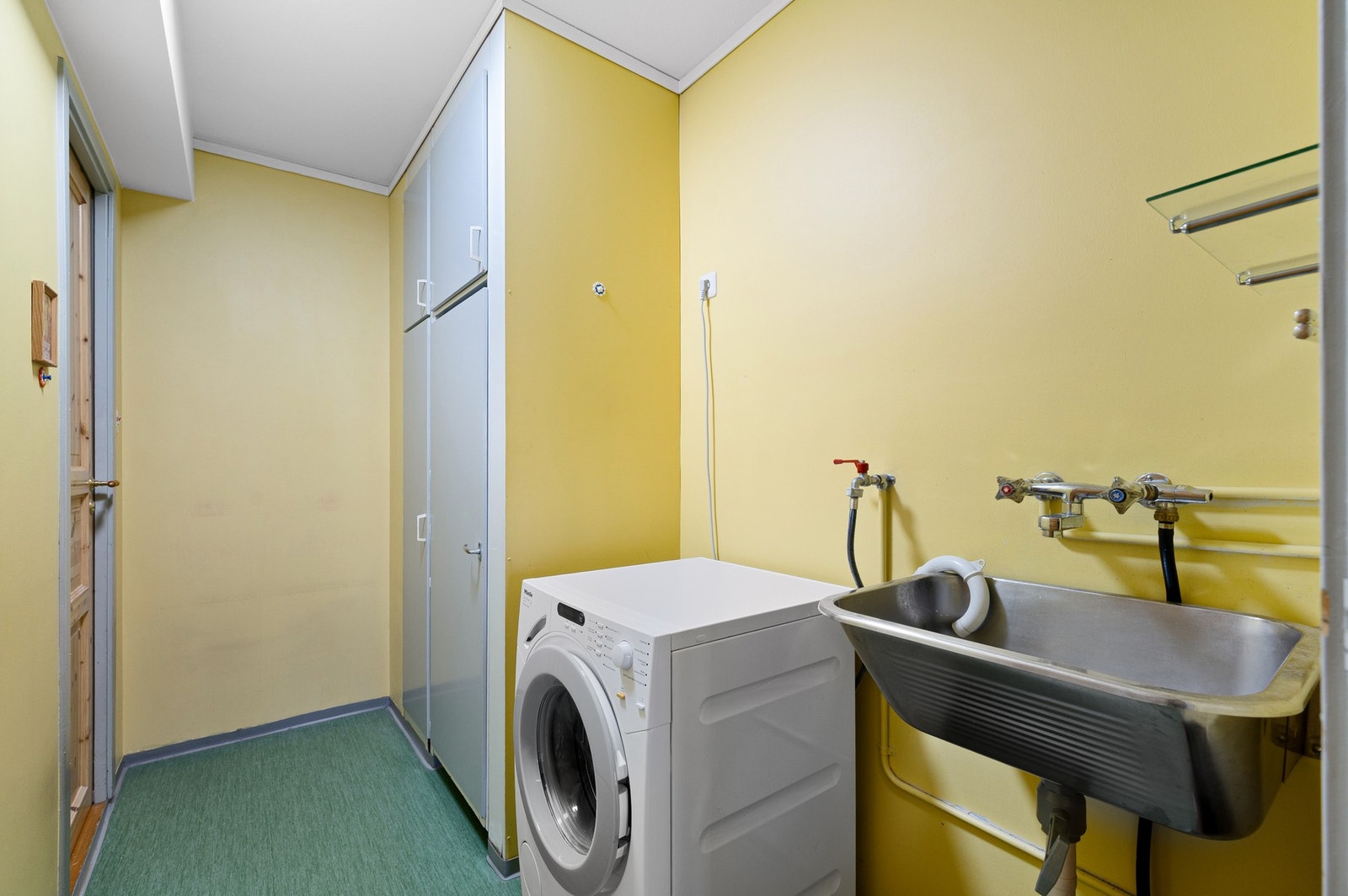 Vaskerom i leiligheten på 4,6 m². Galleribilde