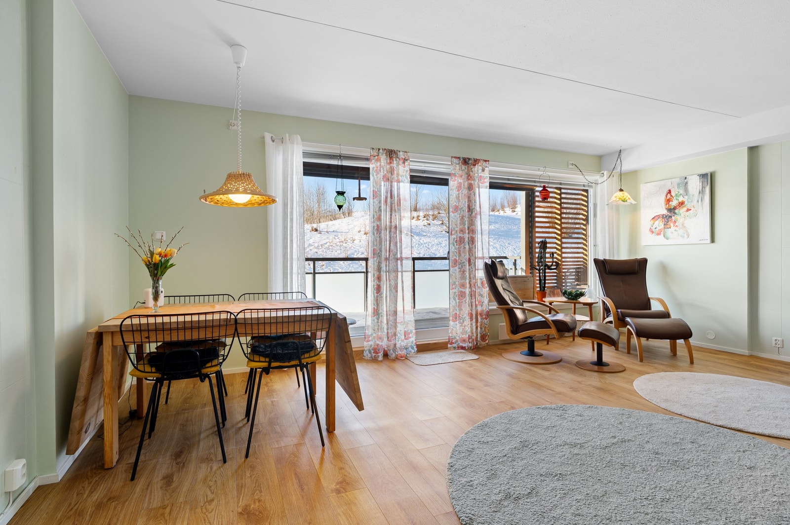 Fra stue er det utgang til en flott balkong. Galleribilde