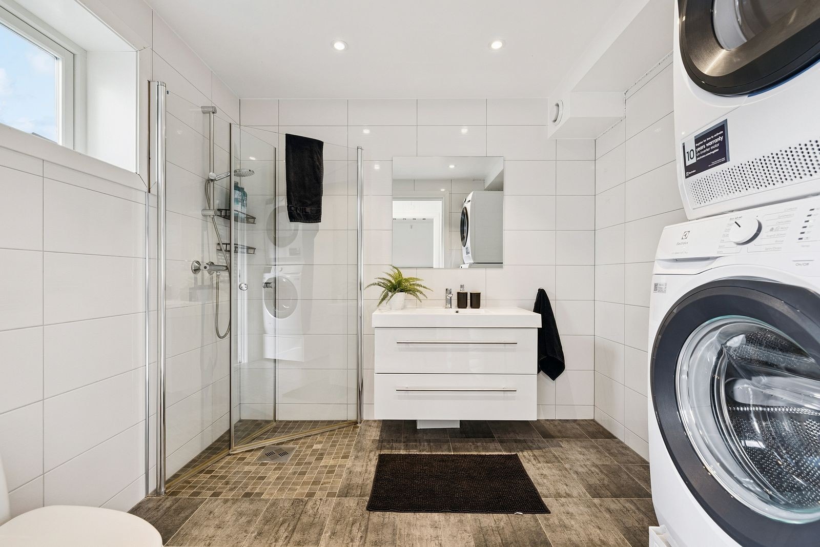 Bad med hvitevarer som medfølger Galleribilde