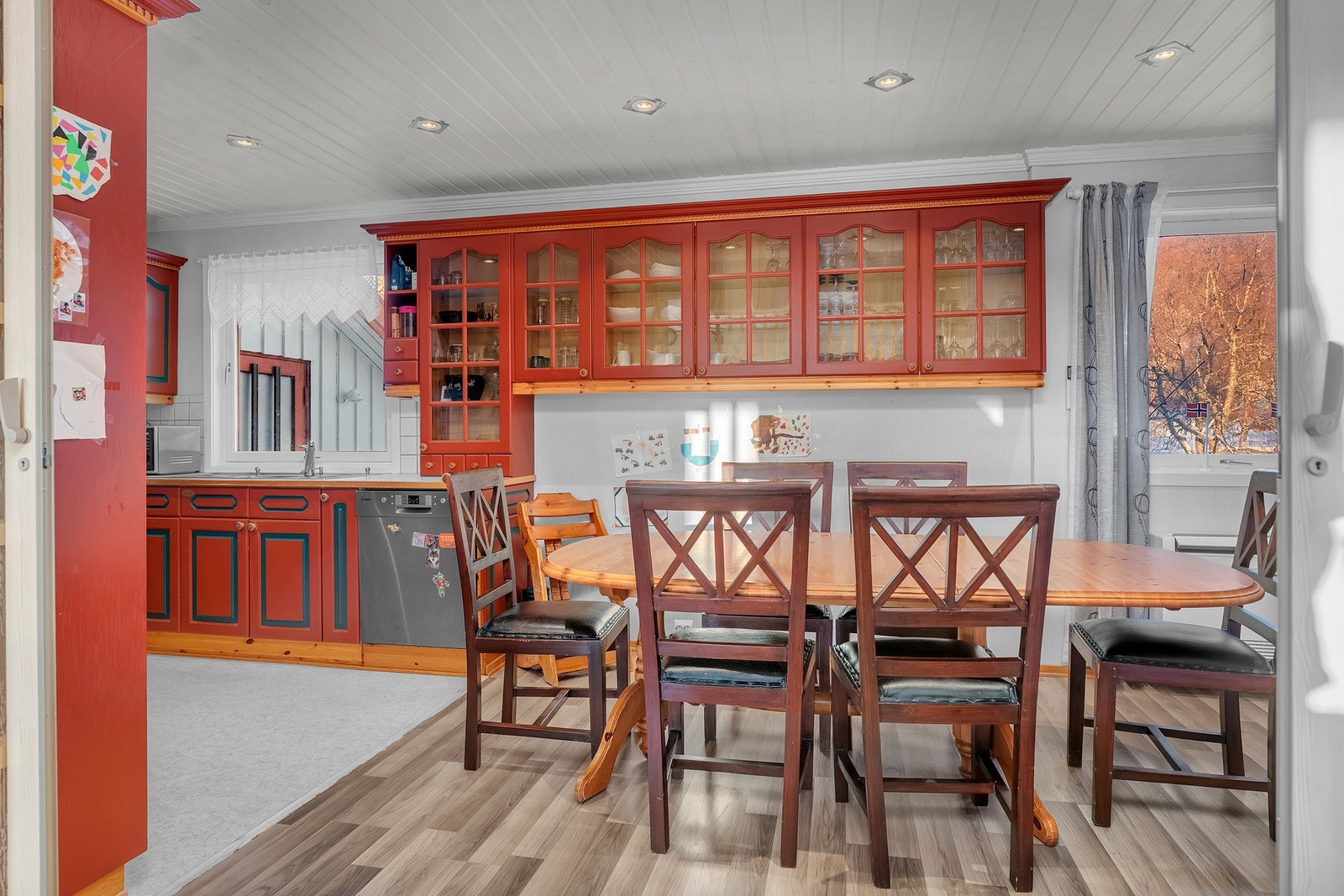 God plass til stort spisebord Galleribilde