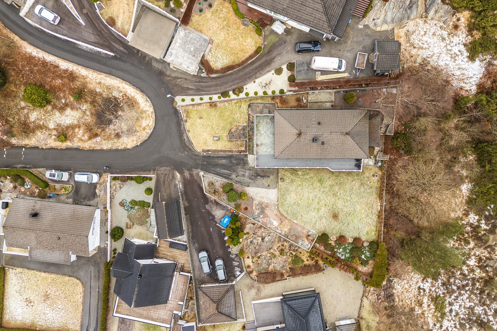 Dronefoto - Eiendommen sett ovenfra. Galleribilde