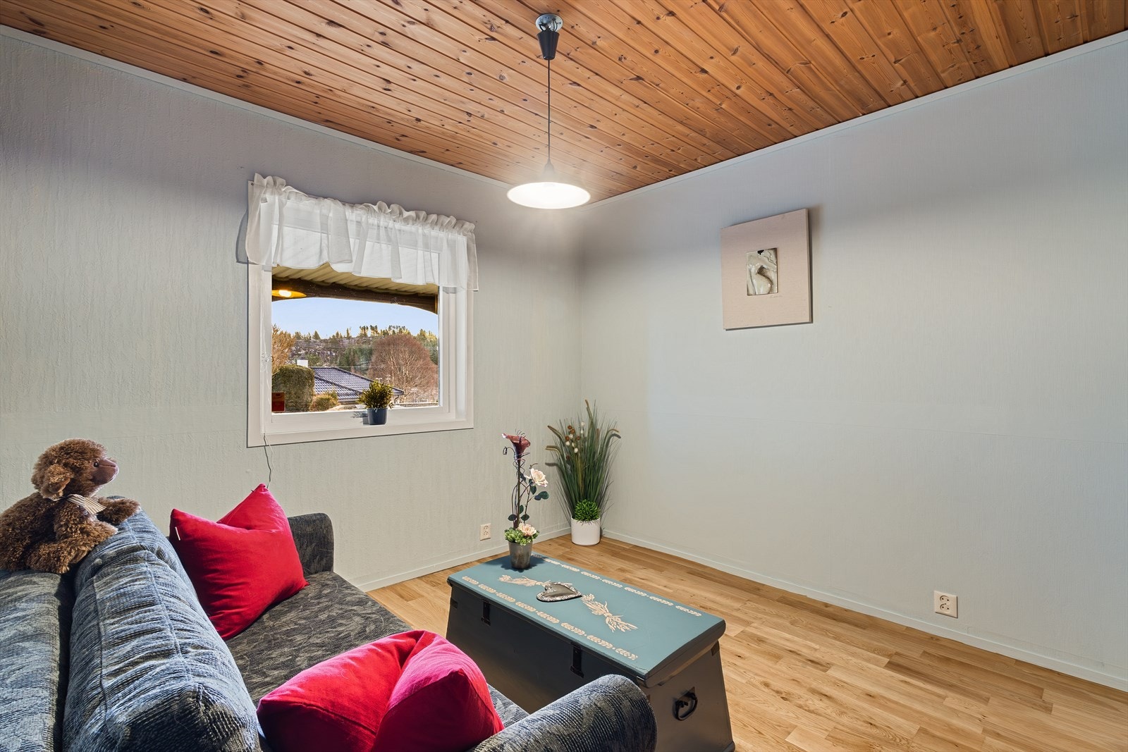 Soverom nr. 3 med plass til seng og småmøbler. Galleribilde