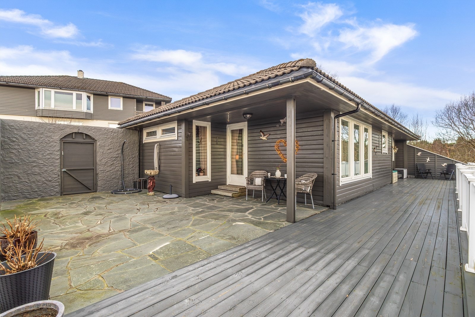 Stor og romslig terrasse på hele 83 m². Galleribilde